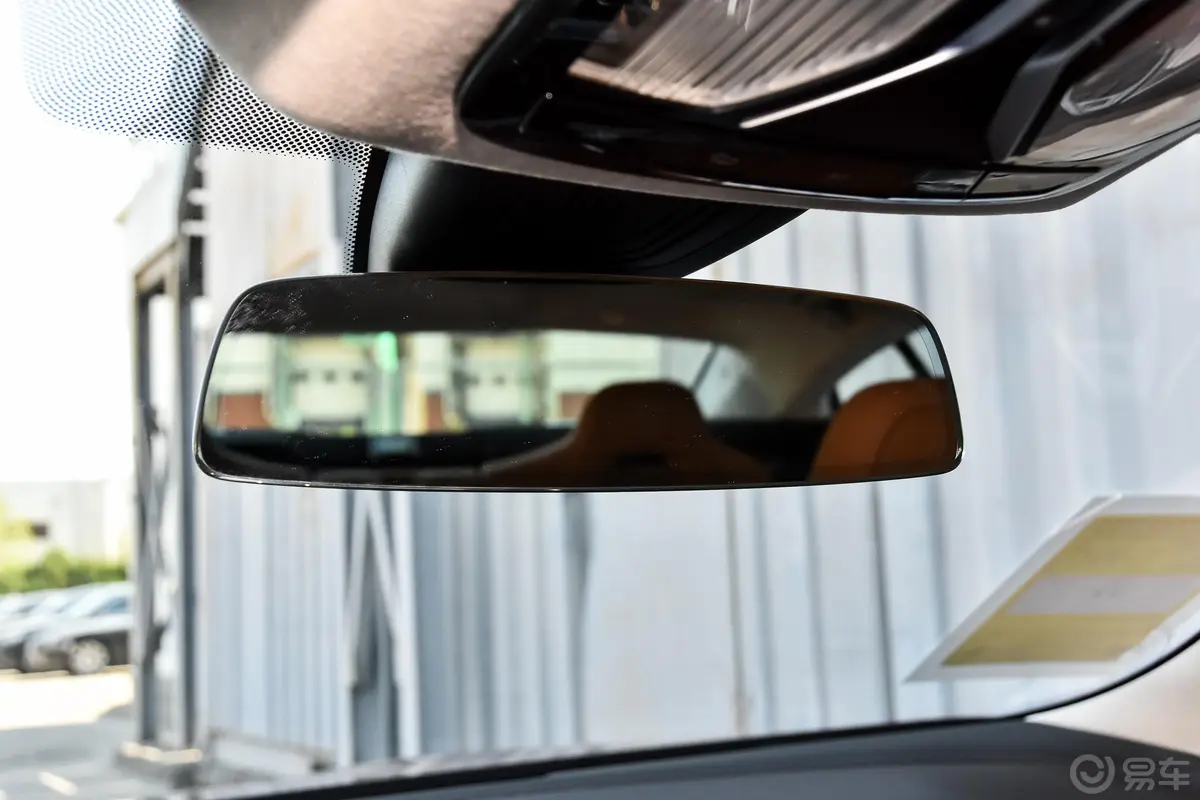 宝马8系四门轿跑车 840i xDrive M运动套装内后视镜
