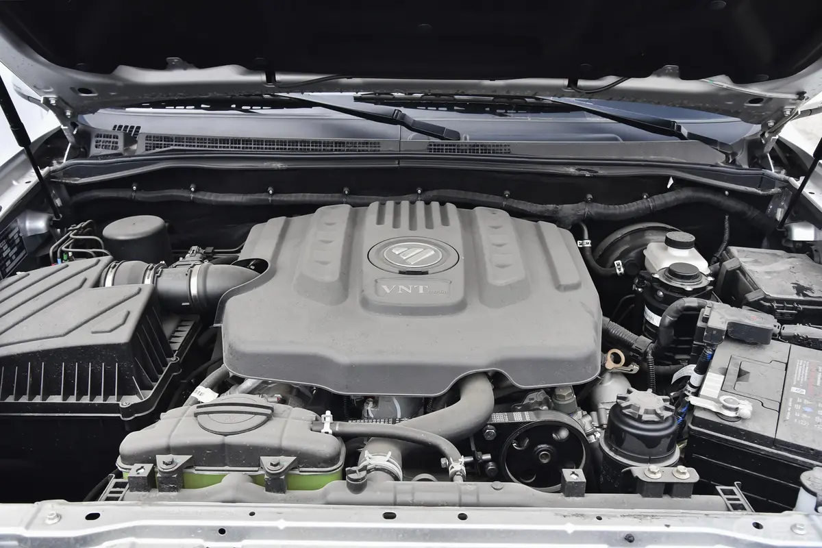 拓陆者E370周年 2.8T 手动 四驱 长箱高底盘 舒适版 柴油外观