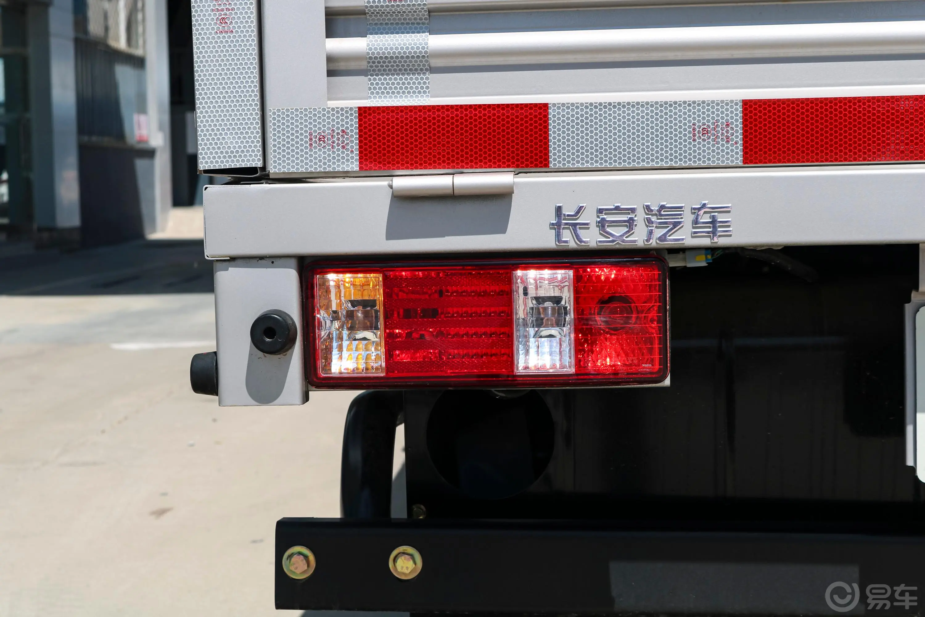 跨越王X1载货汽车N1 1.5L 单排单后轮 标准版 SC1031XDD61 CNG 国VI外观