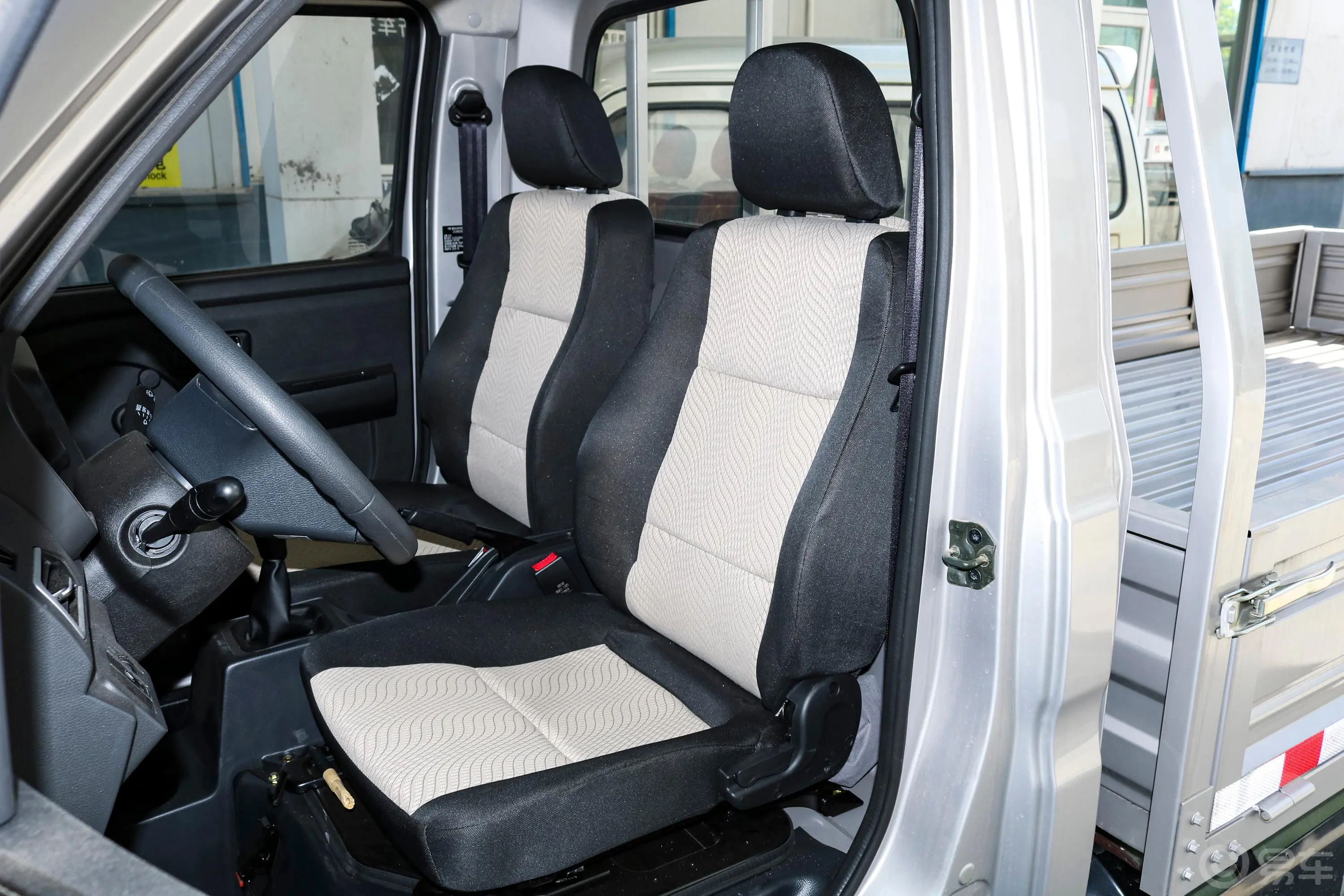 跨越王X1载货汽车N1 1.5L 单排单后轮 标准版 SC1031XDD61 CNG 国VI驾驶员座椅