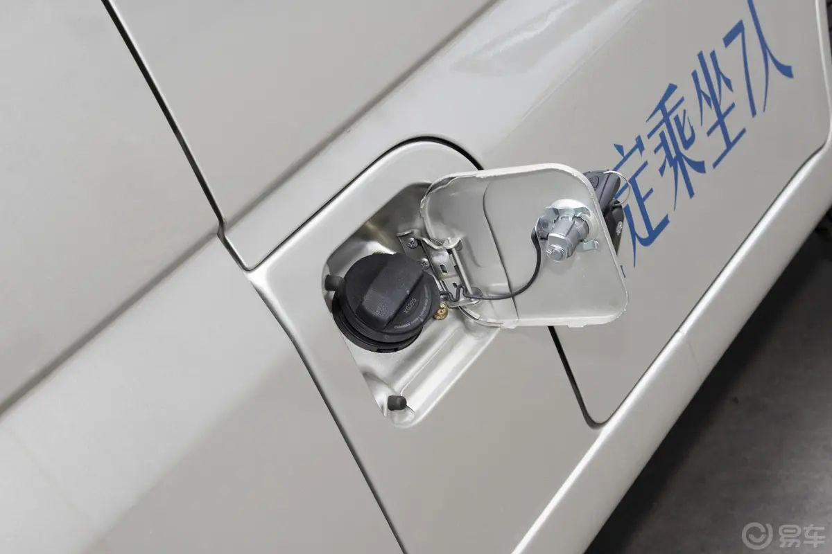 长安之星9客车 1.5L 手动 标准版 7座 国VI油箱盖