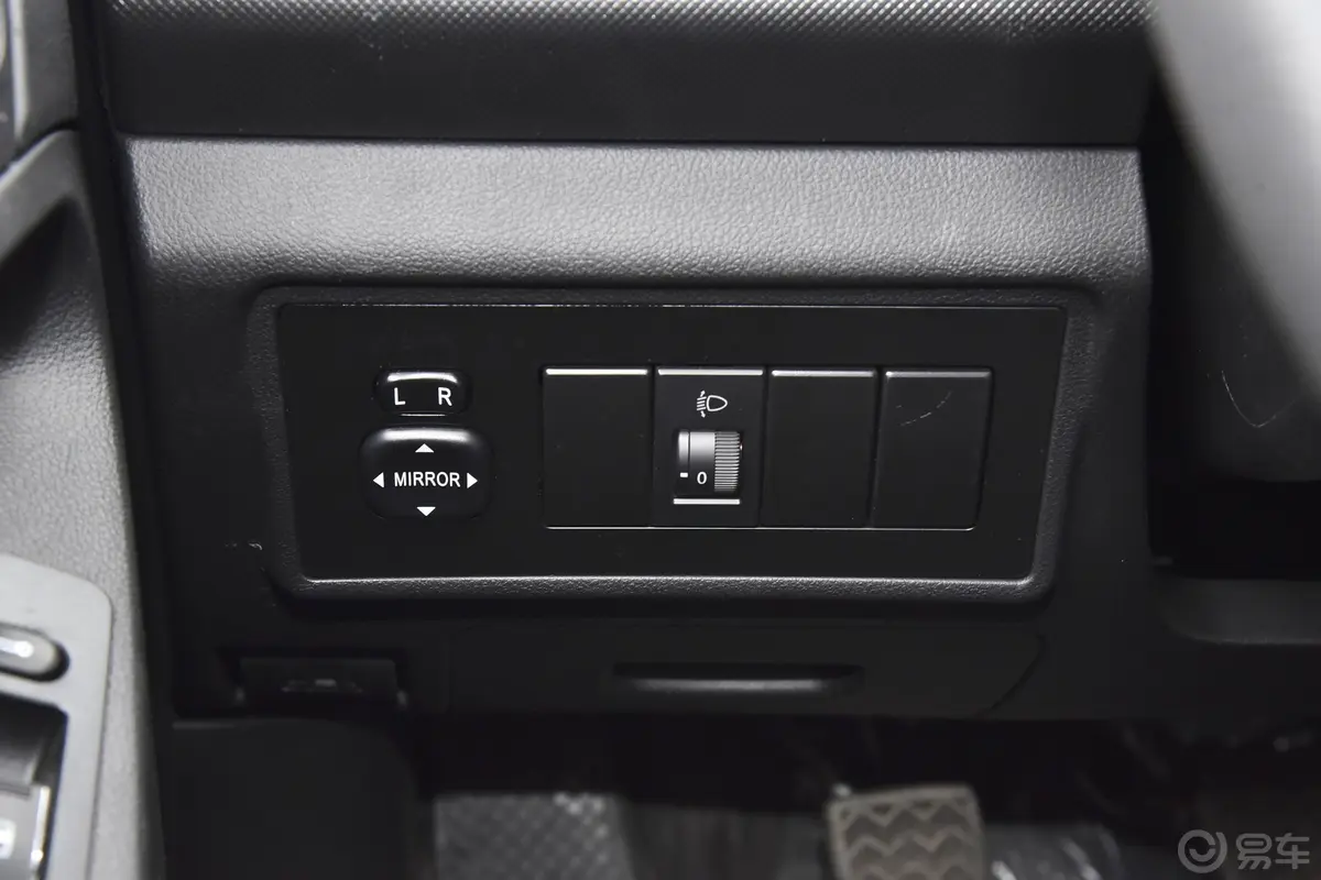 拓陆者E370周年 2.8T 手动 四驱 长箱高底盘 舒适版 柴油内饰