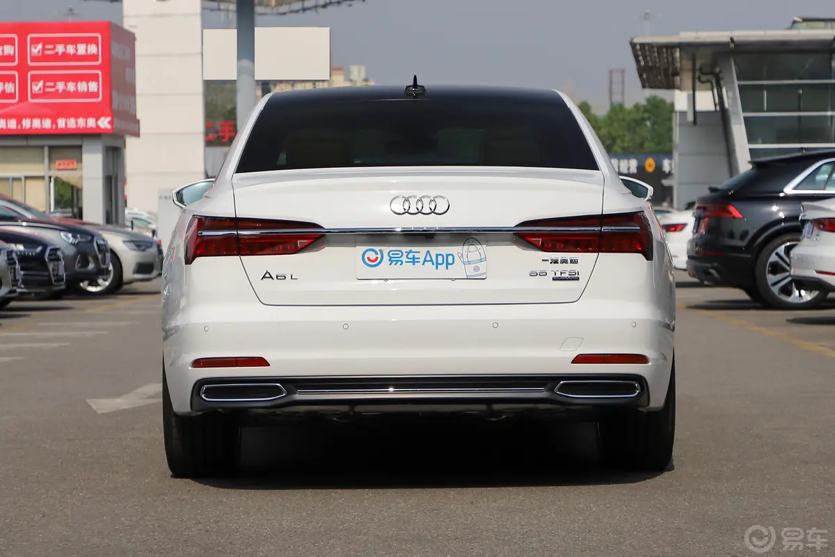 奥迪A6L55 TFSI quattro 尊享致雅版正后水平