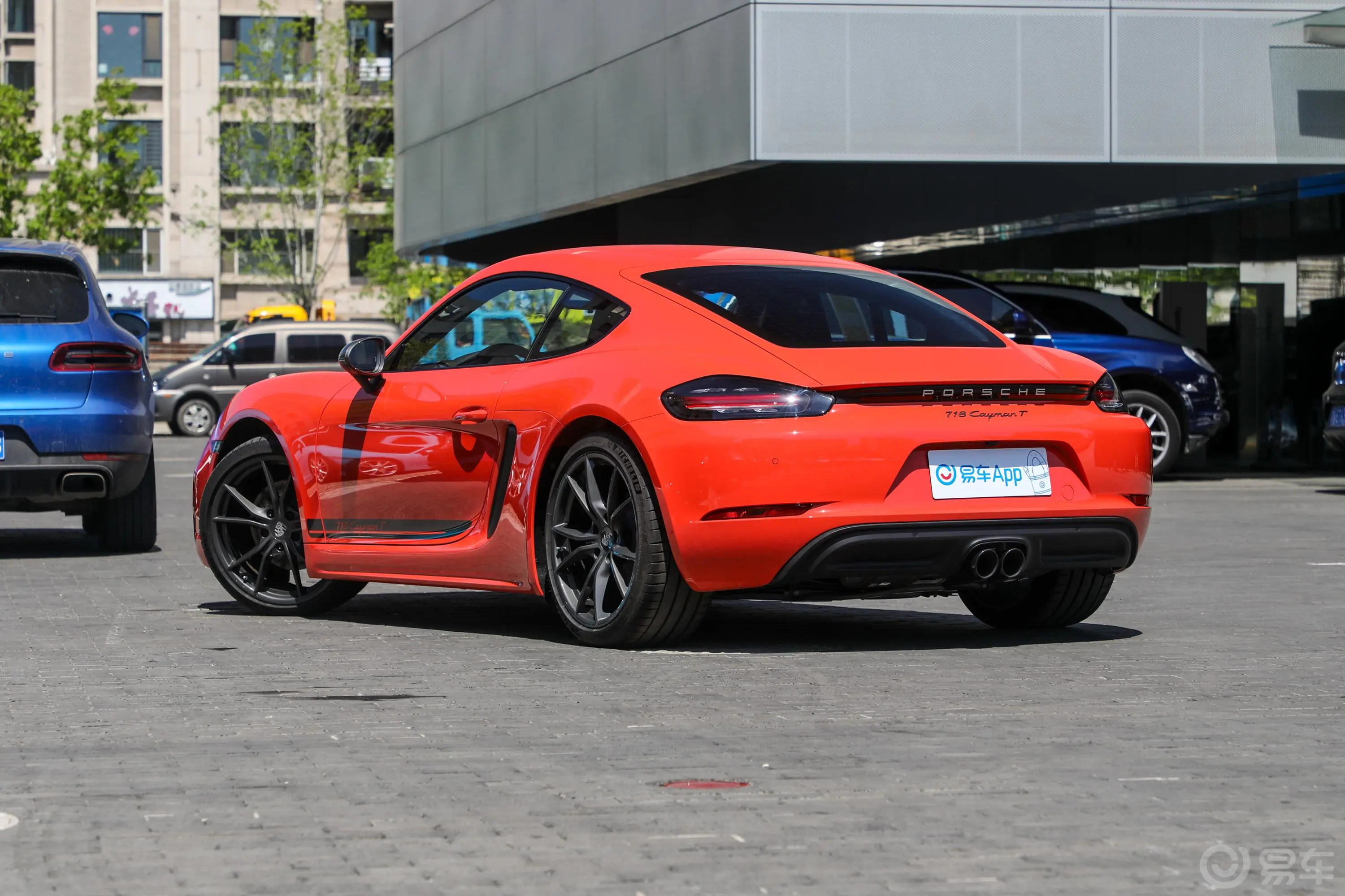 保时捷718Cayman T 2.0T侧后45度车头向左水平