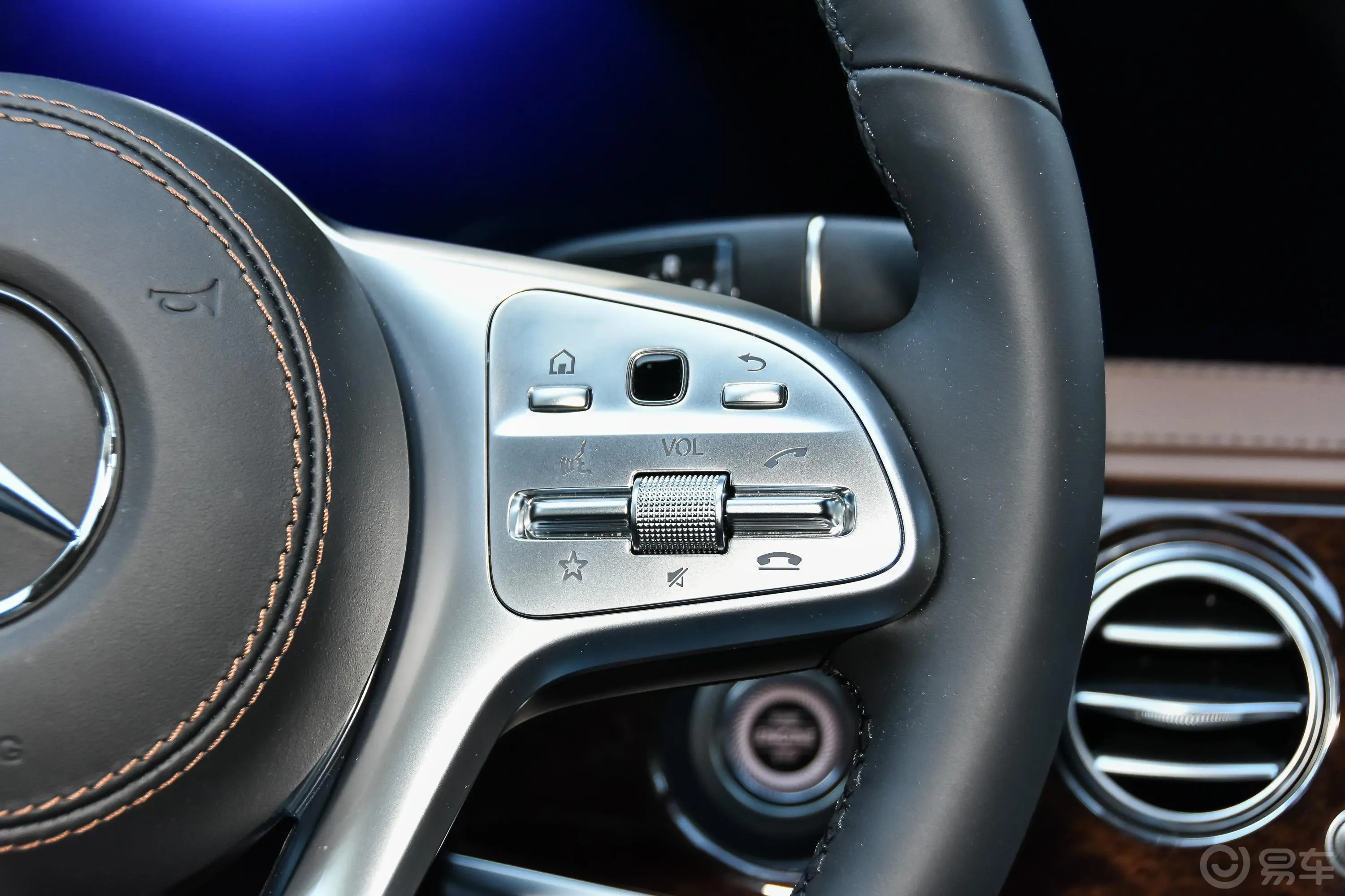 奔驰S级S 350 L 商务型 臻藏版右侧方向盘功能按键