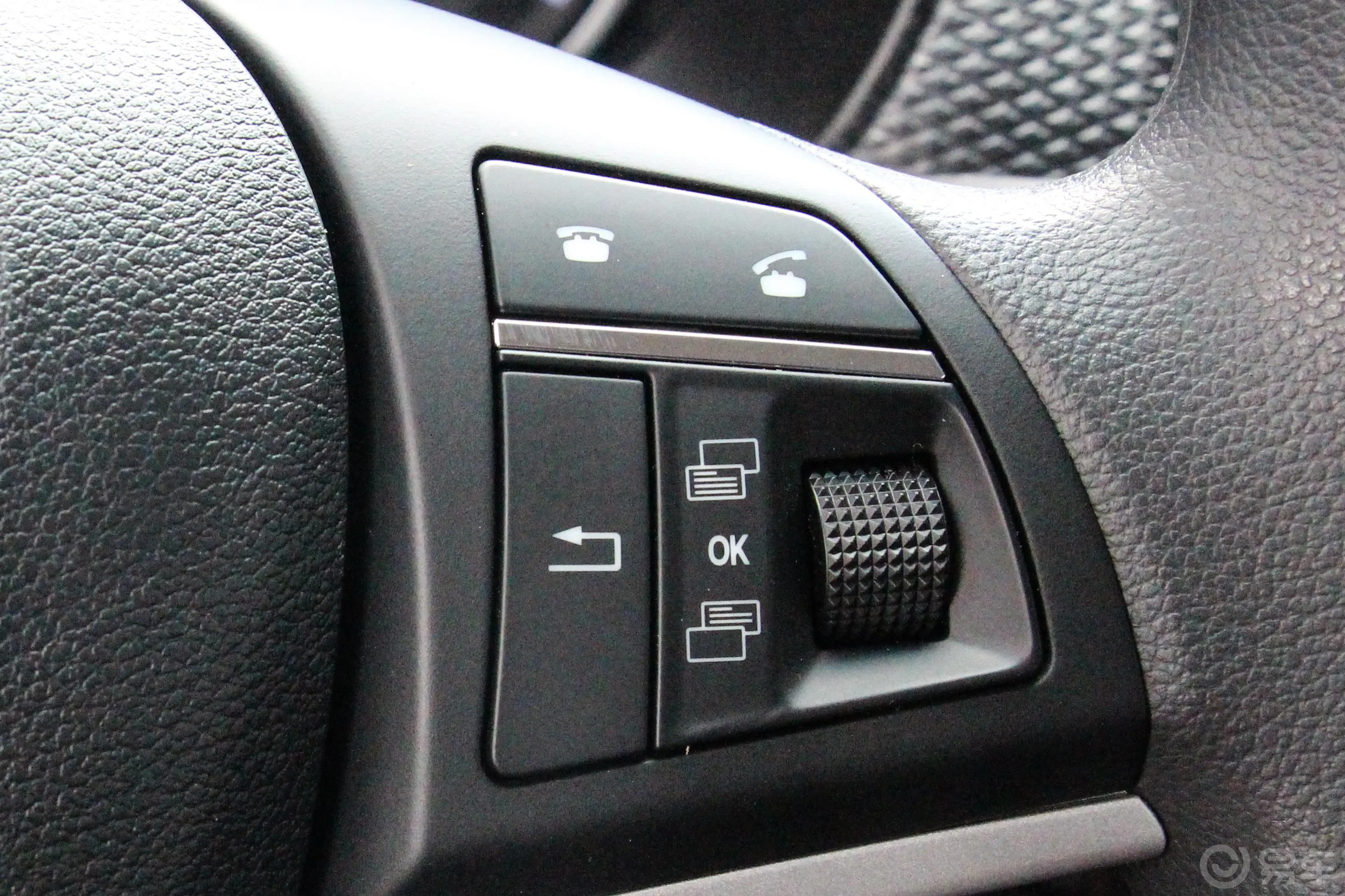 风骏52.4L 手动 大双 欧洲版 汽油 四驱 精英版右侧方向盘功能按键