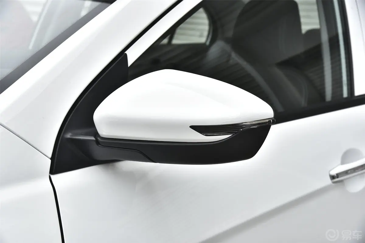 帝豪1.5L 手动 舒适型主驾驶后视镜背面