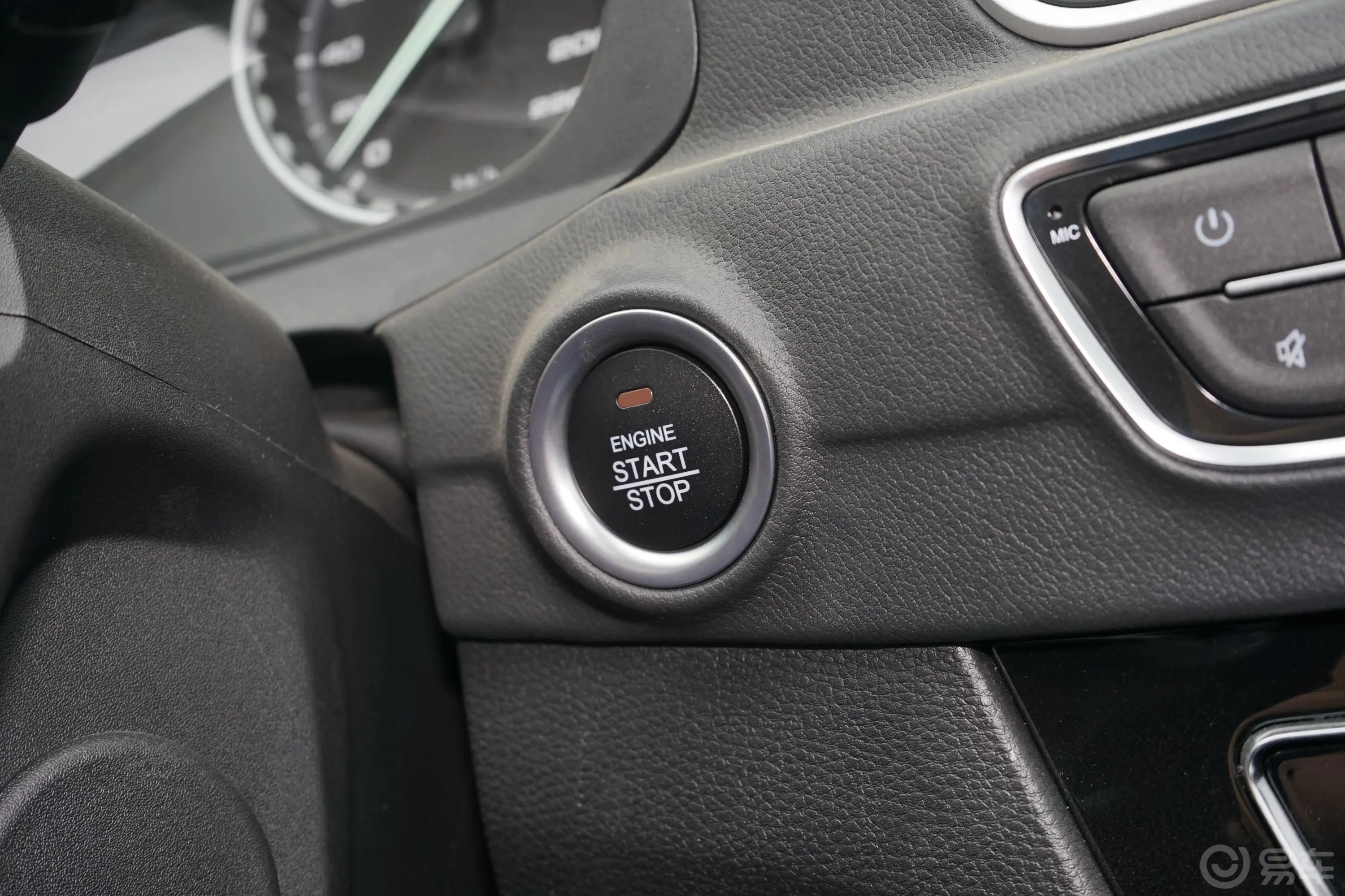 风行S50 EV豪华型钥匙孔或一键启动按键