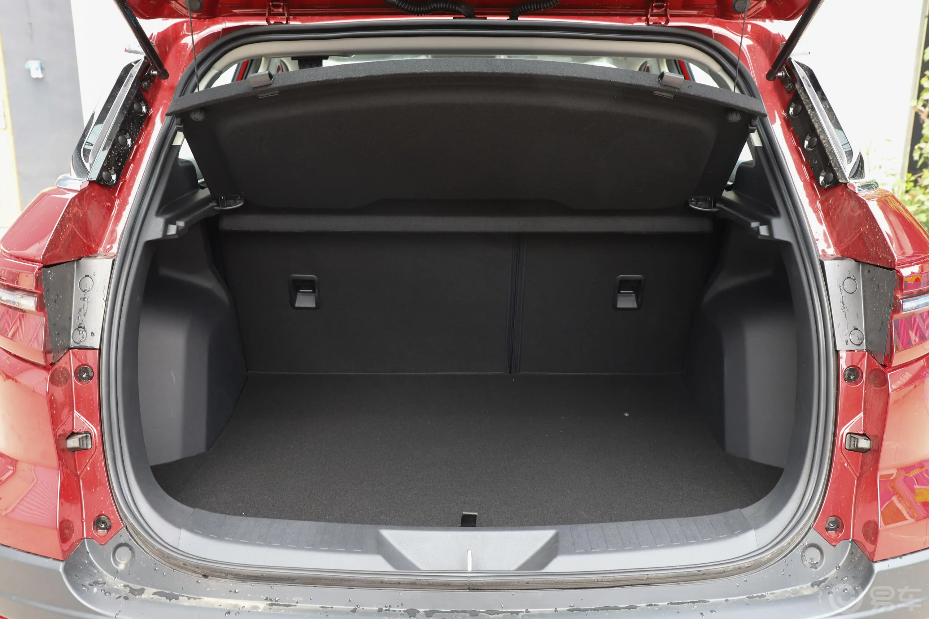 领界领界S EcoBoost 145 CVT 48V尊领型Plus后备厢空间特写