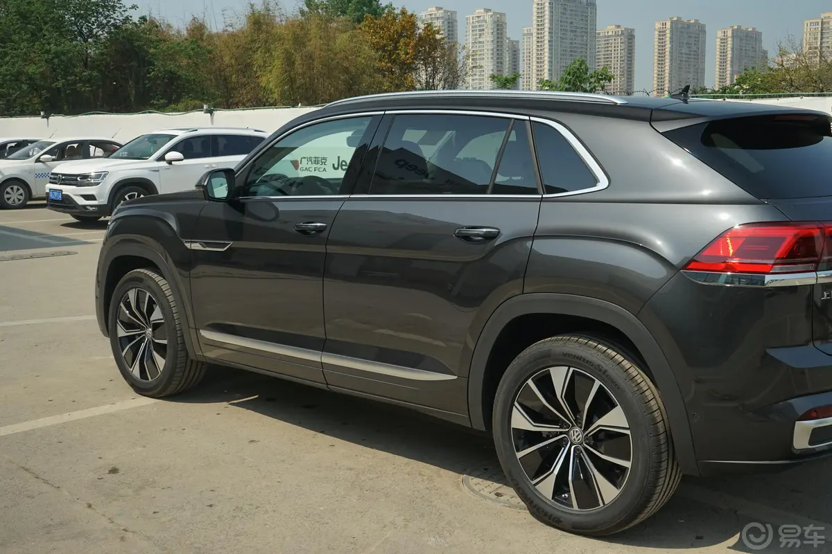 途昂X330TSI 两驱 尊崇豪华版外观