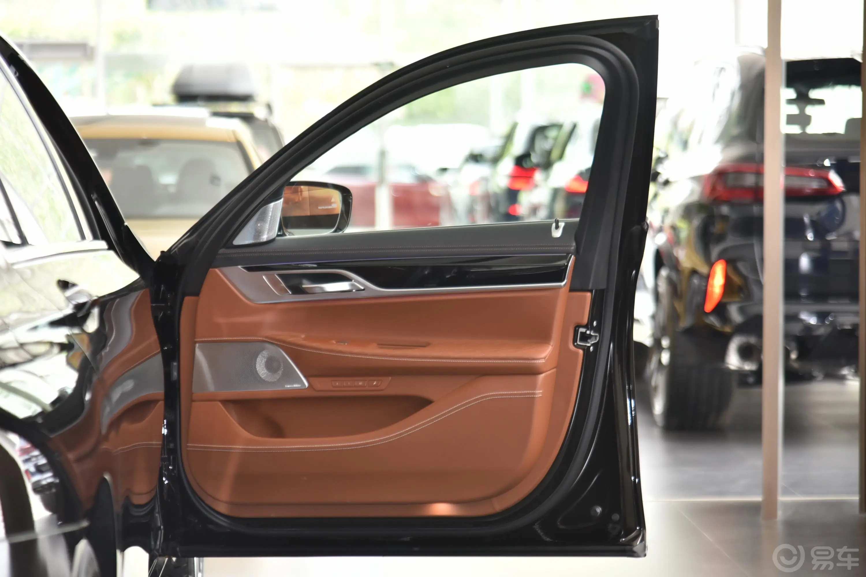 宝马7系改款 750Li xDrive V8 豪华套装副驾驶员车门