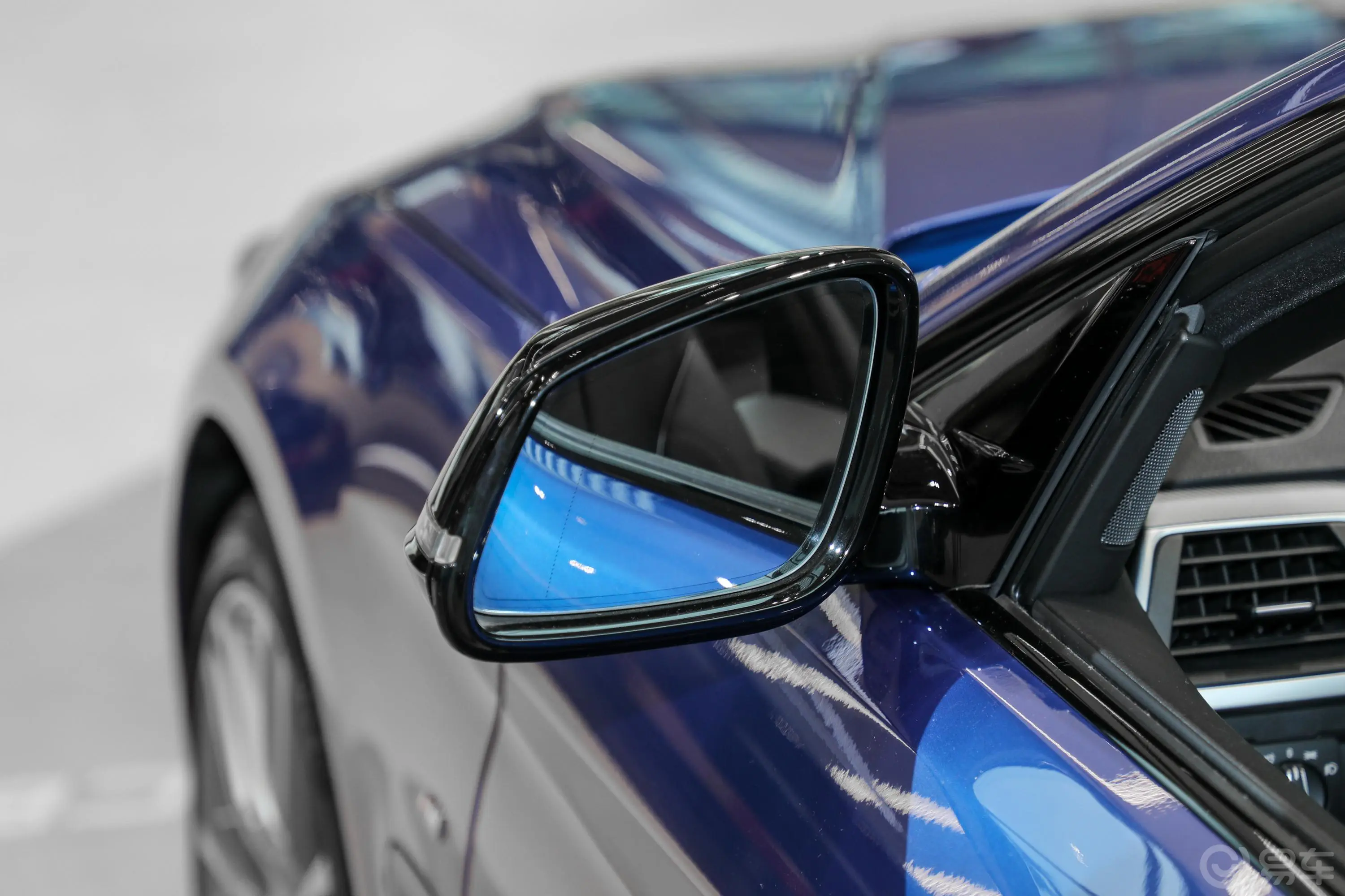 宝马4系敞篷轿跑车 430i M运动曜夜版后视镜镜面
