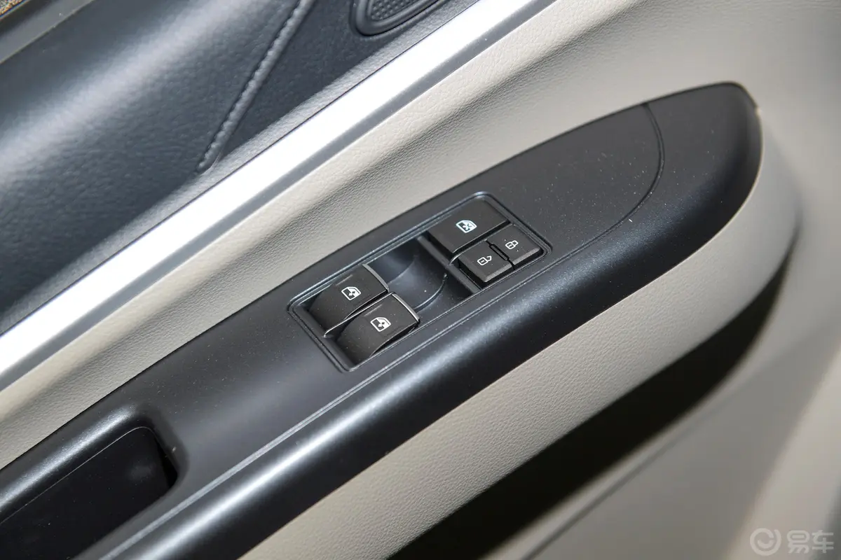 菱智改款 M5L 1.6L 手动 舒适型 9座 国VI车窗调节整体