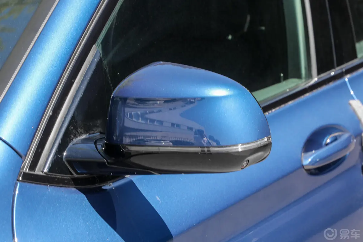 宝马X4xDrive30i M越野套装主驾驶后视镜背面