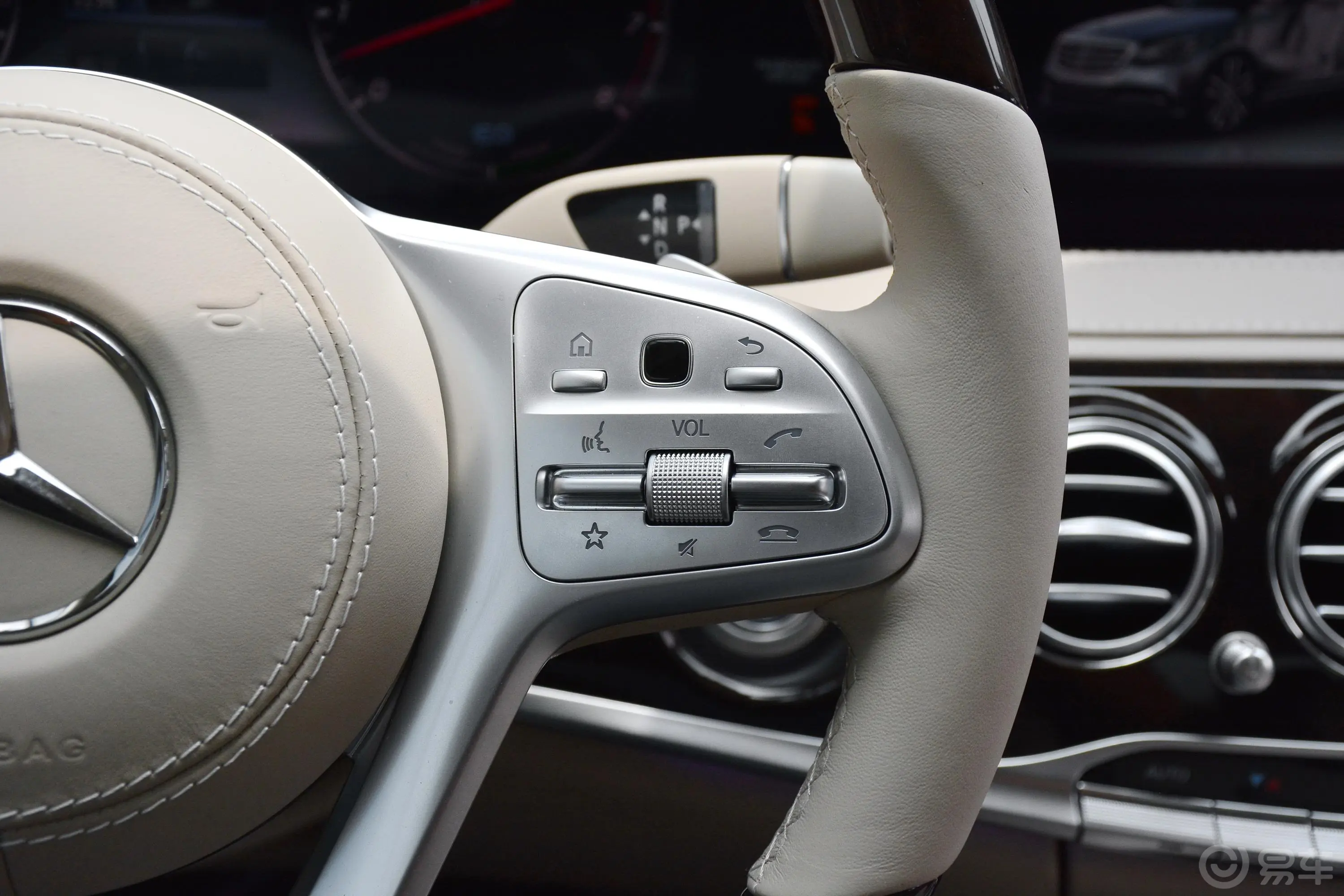 奔驰S级S 350 L 尊享型 臻藏版右侧方向盘功能按键