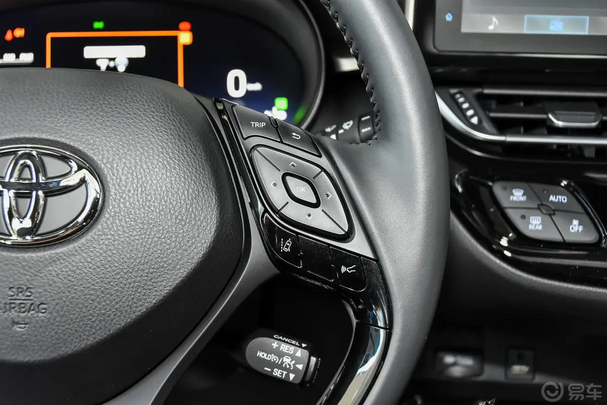 丰田C-HR EV尊贵版右侧方向盘功能按键