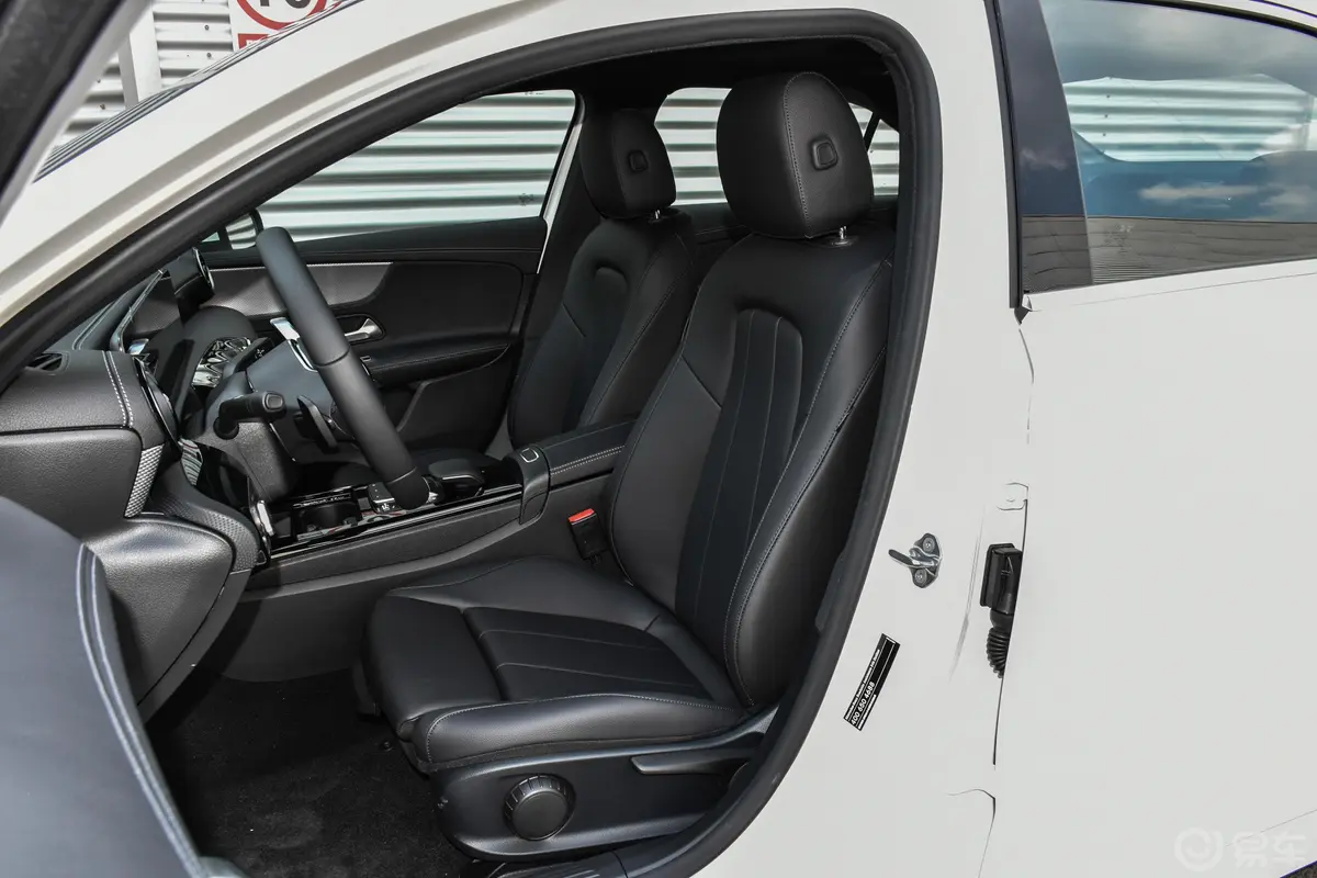 奔驰A级改款 A 180 L 运动轿车特殊配置驾驶员座椅