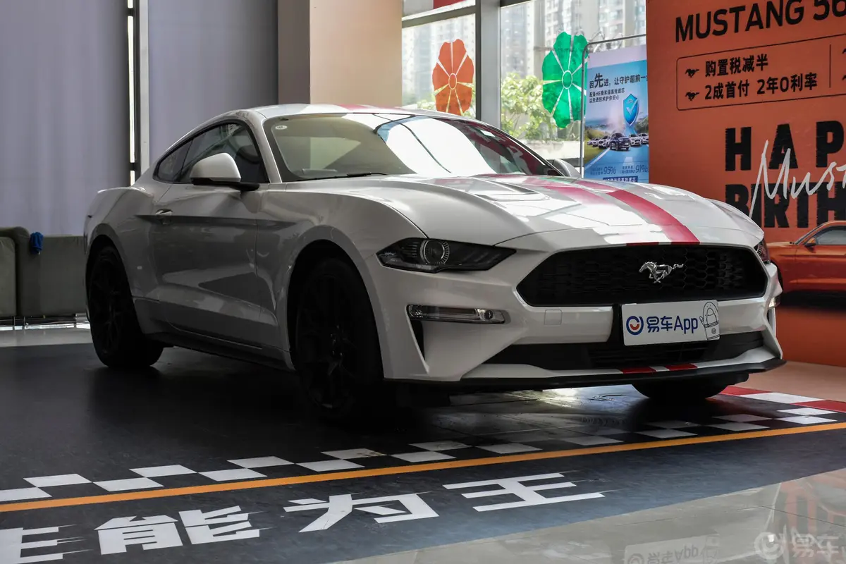 Mustang2.3L EcoBoost 性能加强版侧前45度车头向右水平