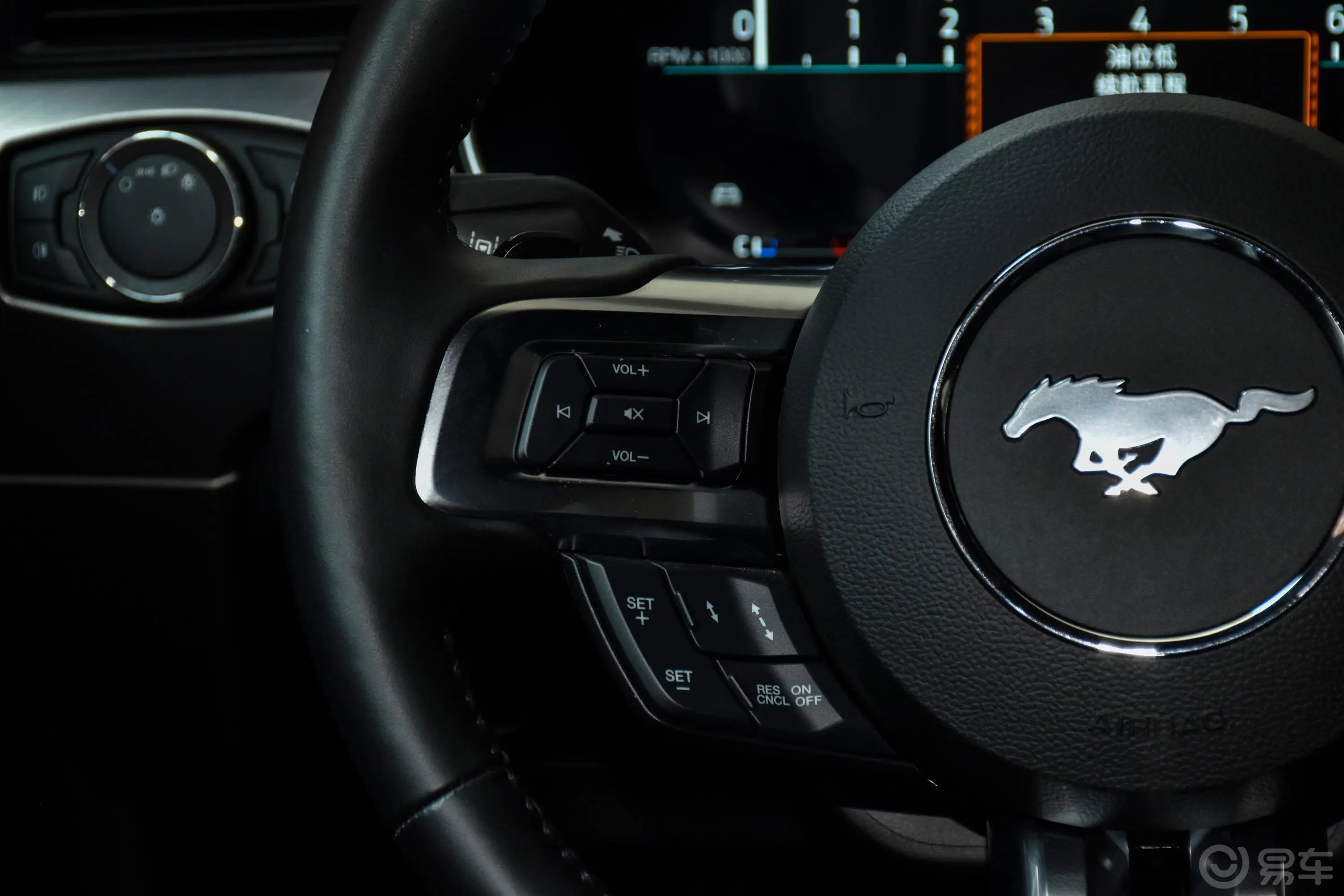 Mustang2.3L EcoBoost 性能加强版左侧方向盘功能按键