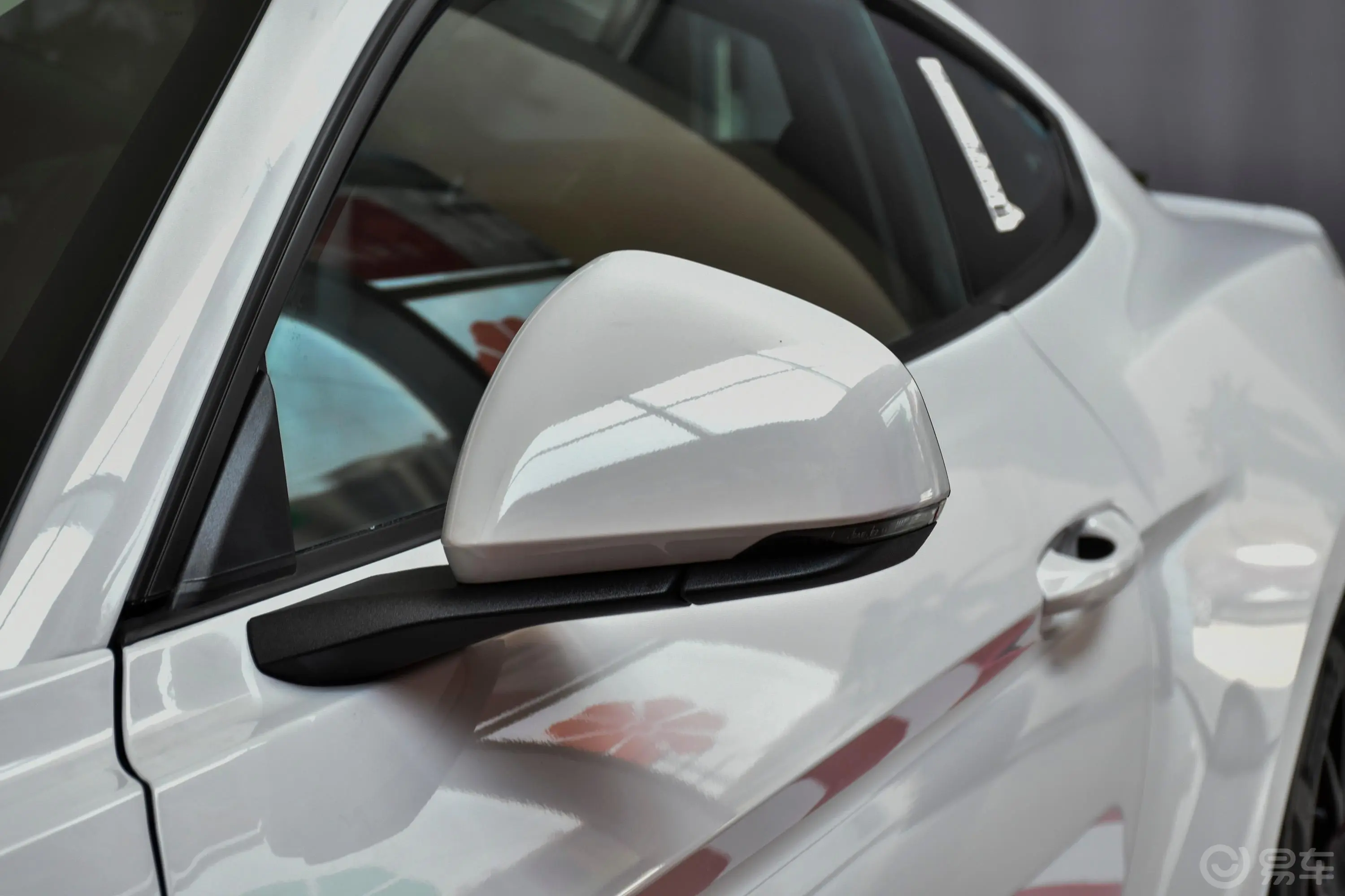 Mustang2.3L EcoBoost 性能加强版主驾驶后视镜背面