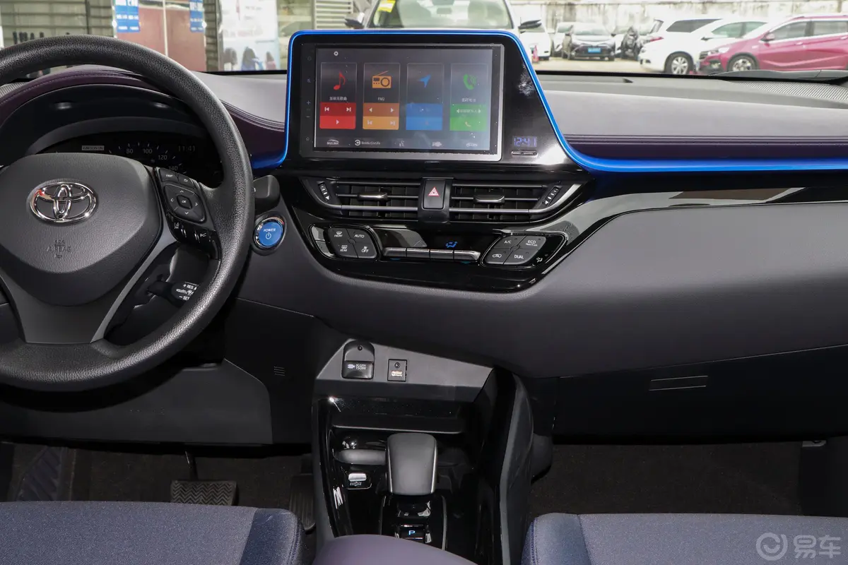 丰田C-HR EV豪华天窗版中控台整体
