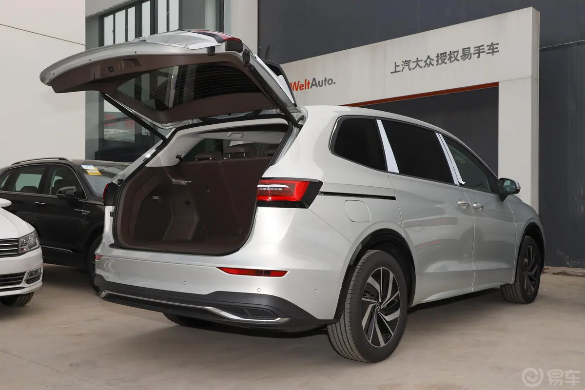 威然330TSI 豪华版空间