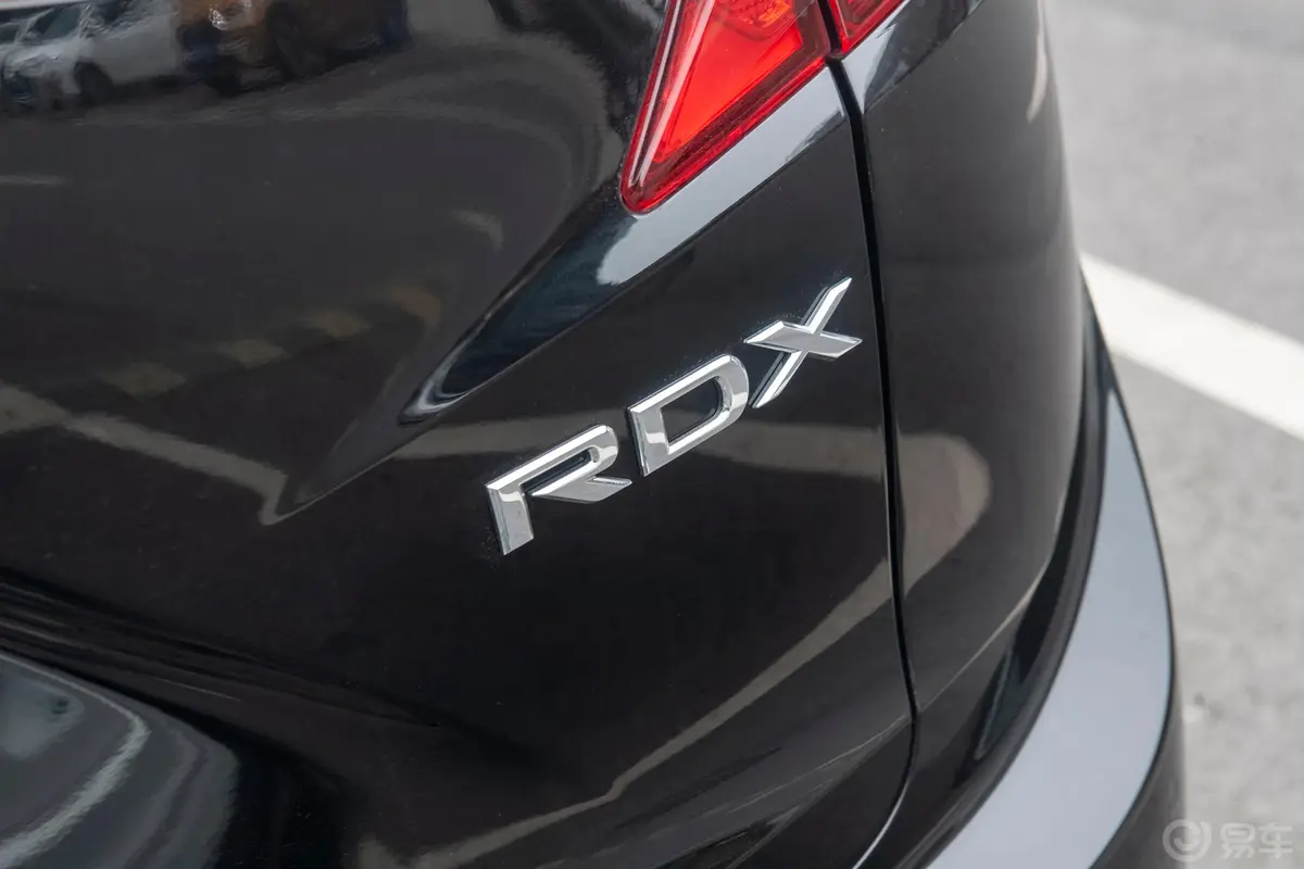 讴歌RDX2.0T 手自一体 两驱 悦享版 国VI外观