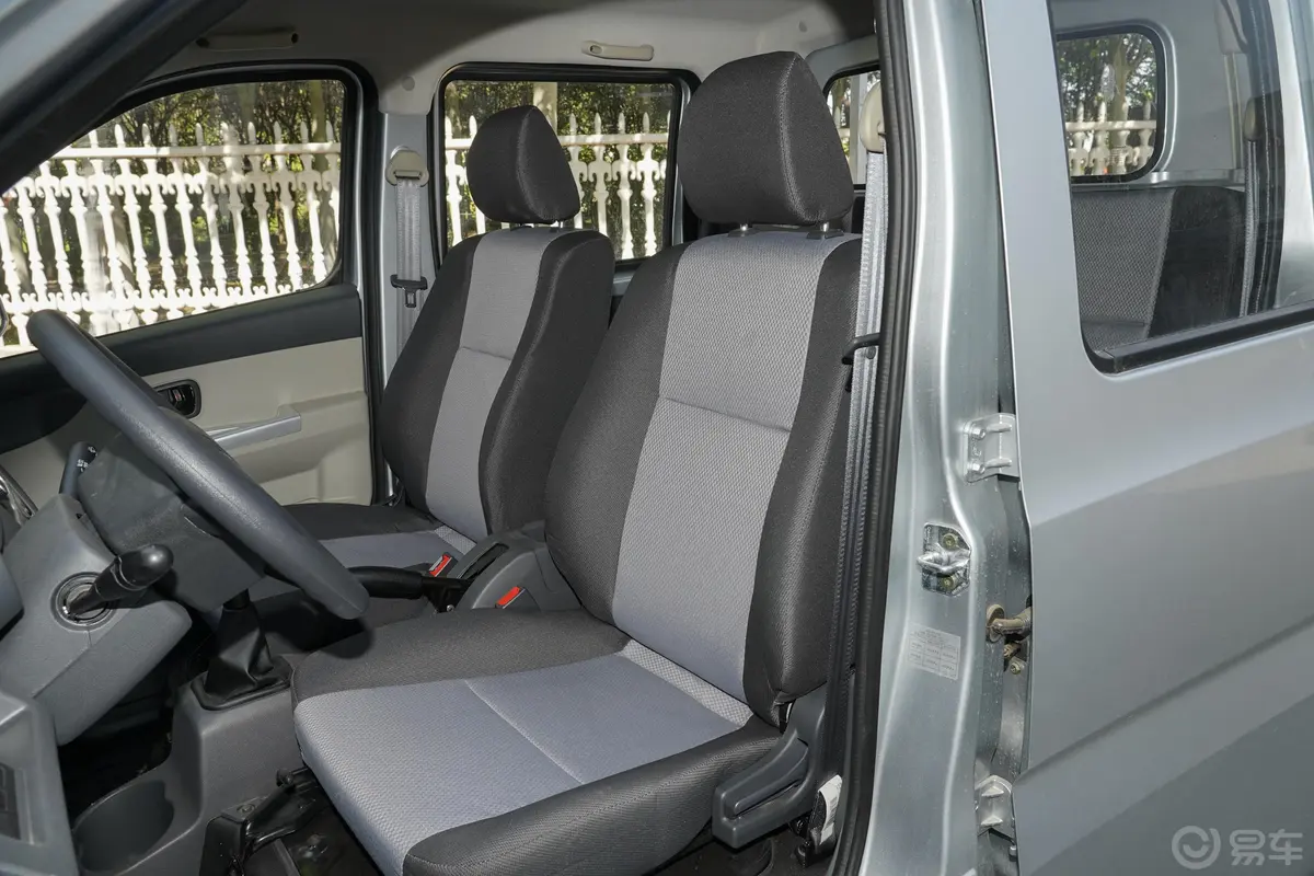 神骐T10载货车 1.5L 双排舒适版（745KG）驾驶员座椅