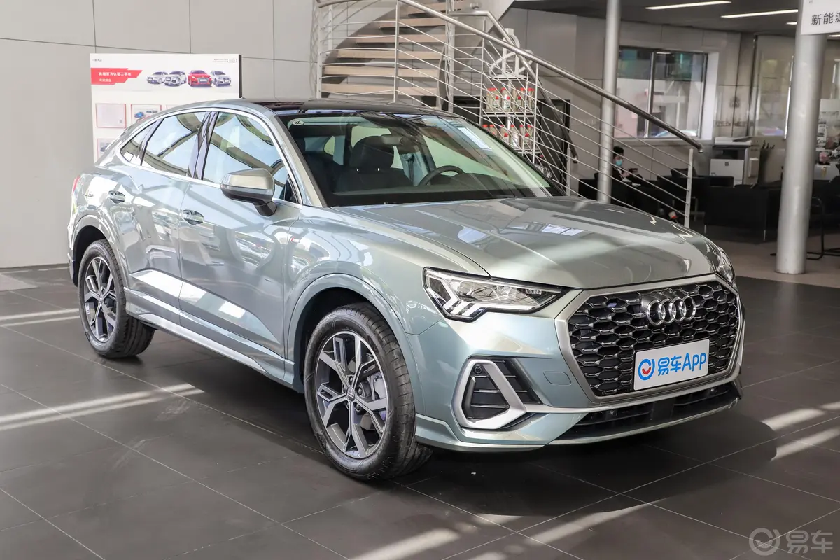 奥迪Q3 Sportback40 TFSI 时尚型侧前45度车头向右水平