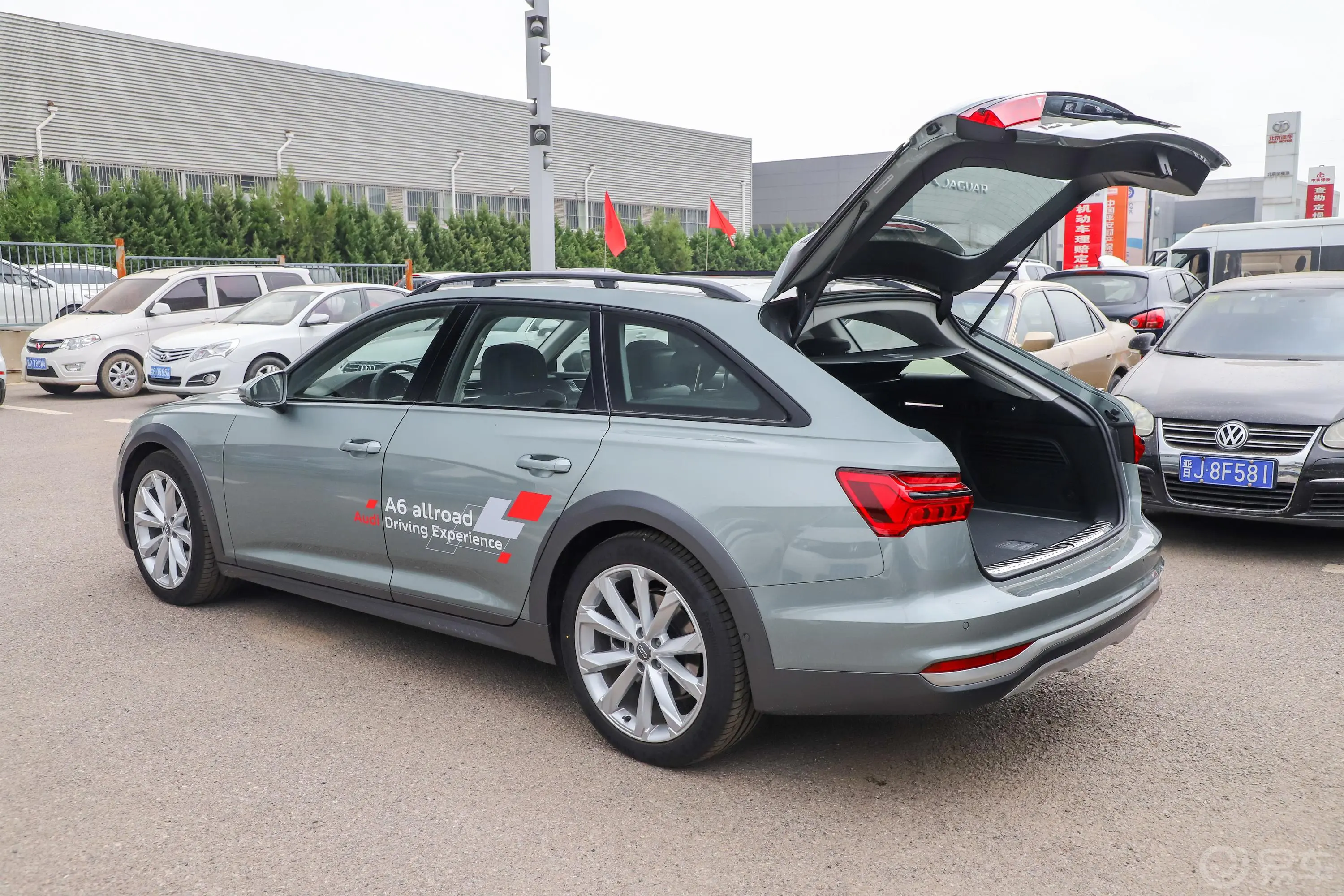 奥迪A6Allroad quattro 探索家 55 TFSI 尊享越野型空间