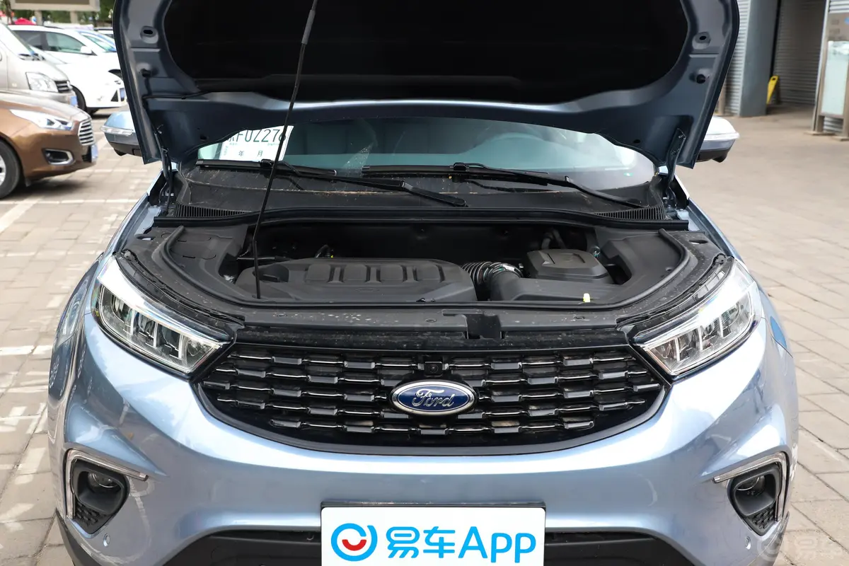 领界领界S EcoBoost 145 CVT 48V尊领型Plus发动机舱整体