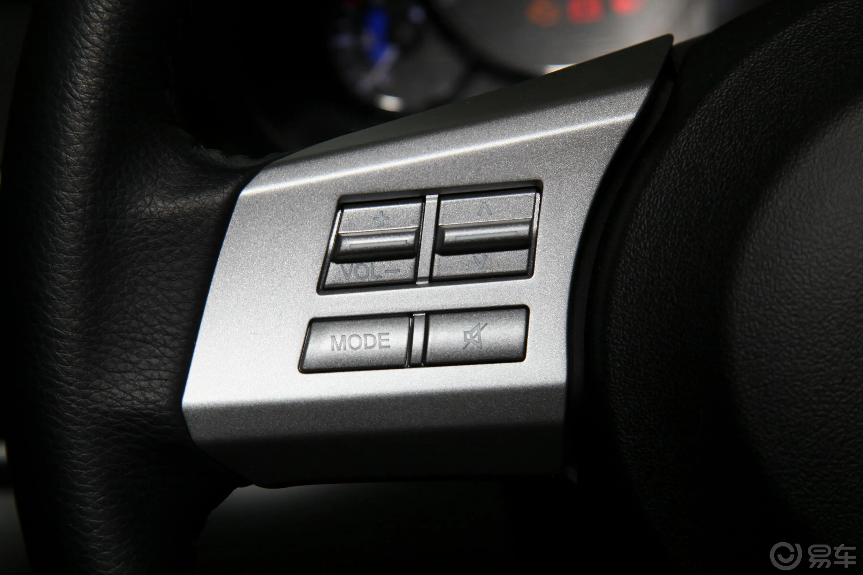 威虎越野版 1.5T 手动四驱标双豪华型 汽油 国VI左侧方向盘功能按键