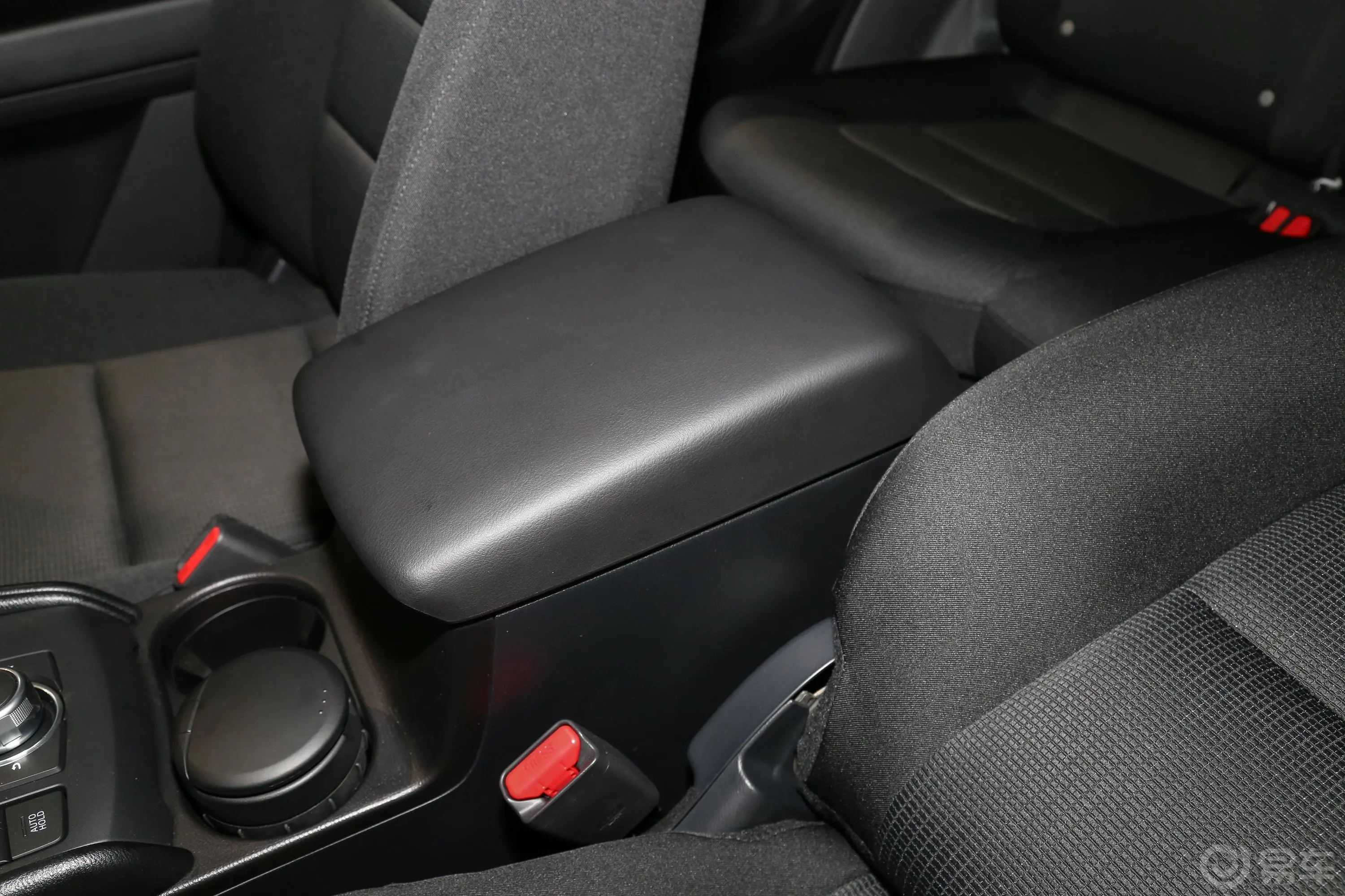 马自达CX-5改款 2.0L 手自一体 两驱 智慧型前排中央扶手
