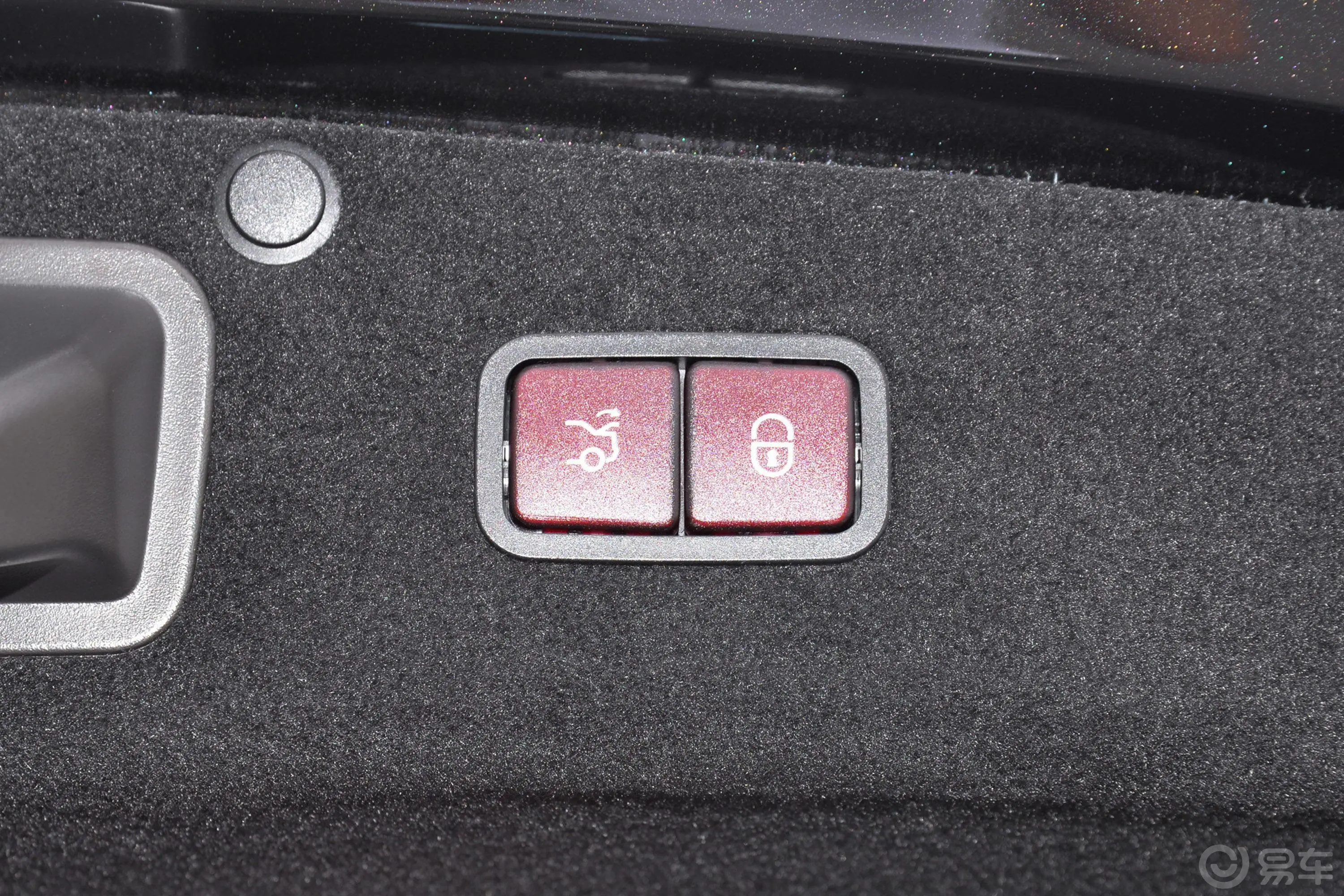 奔驰S级S 450 L 4MATIC 臻藏版电动尾门按键（手动扶手）