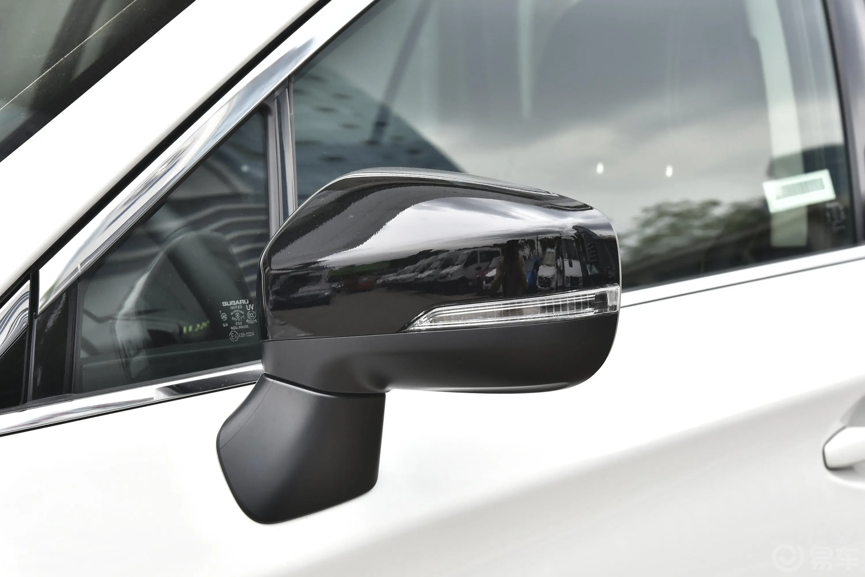 傲虎改款 2.5i 特装版 EyeSight主驾驶后视镜背面
