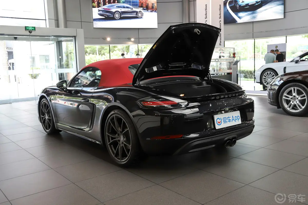 保时捷718Boxster T 2.0T空间