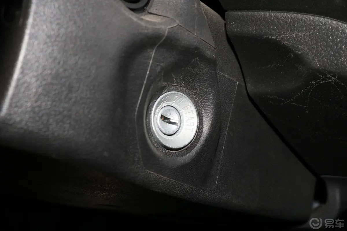 新豹T5厢式运输车N1 1.6L 单排双后轮 标准版(5.3米长)SC5031XXYNGD62CNG 天然气 国Ⅵ钥匙孔或一键启动按键