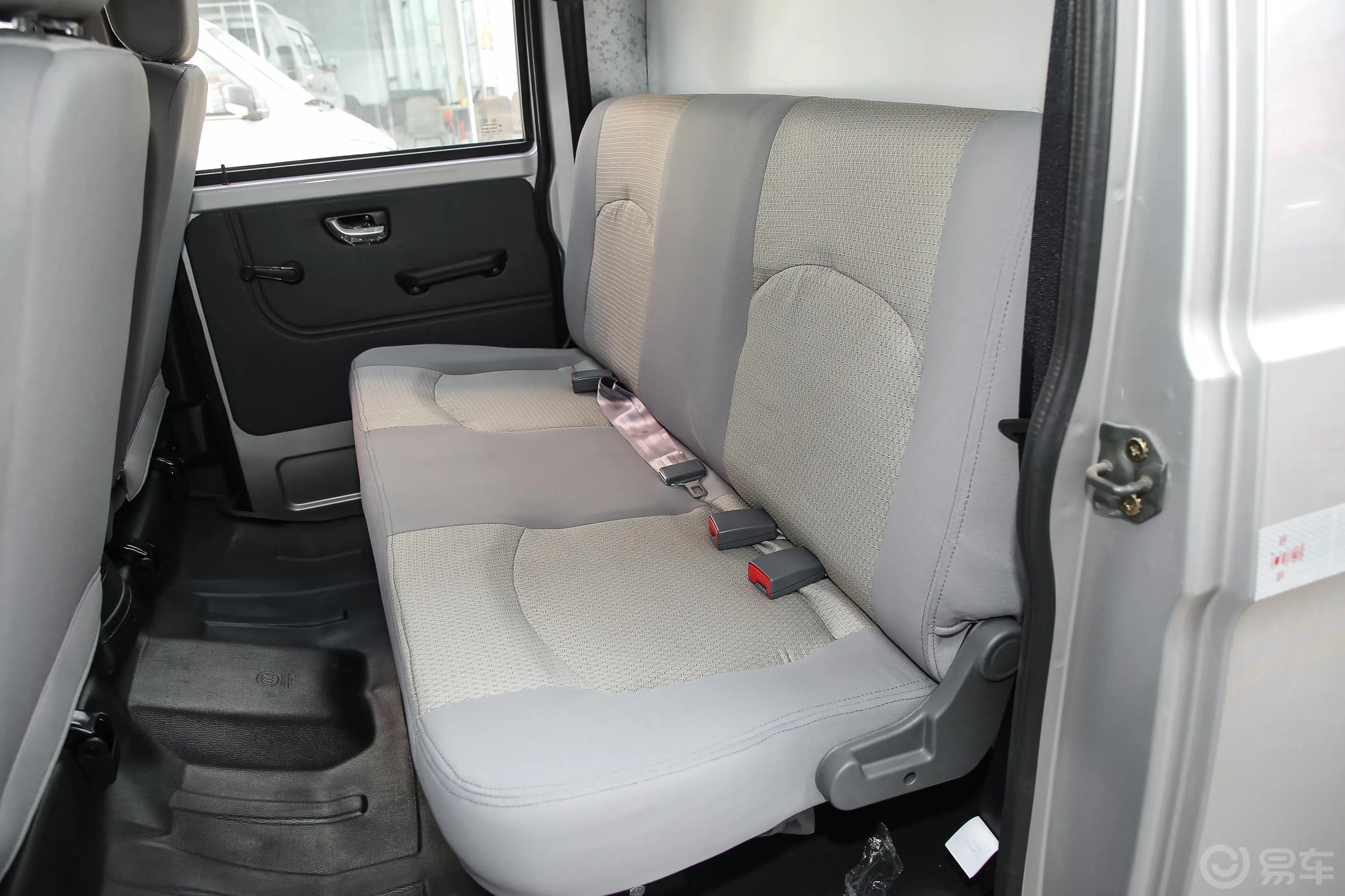 长安V5双排 1.6L 手动 舒适版 国VI后排座椅