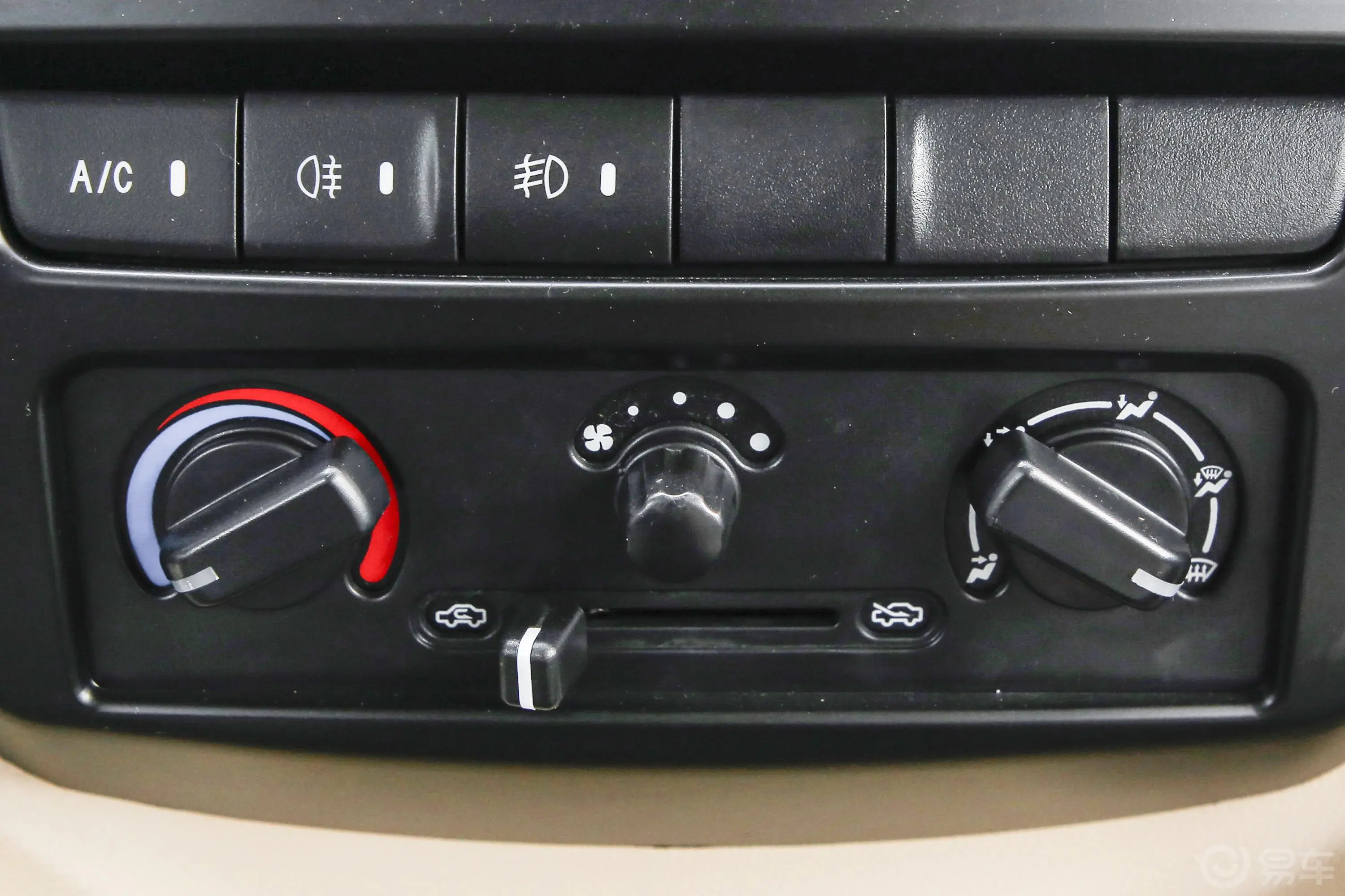长安V5双排 1.6L 手动 舒适版 国VI空调