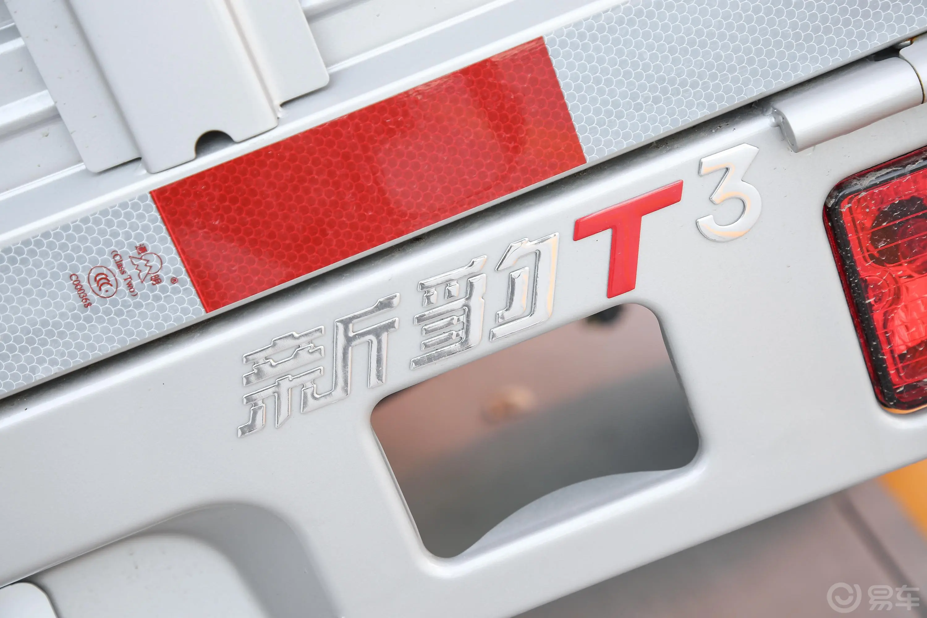 新豹T3载货汽车N1 1.5L 双排单后轮 舒适版 SC1031TFS61 汽油 国VI外观
