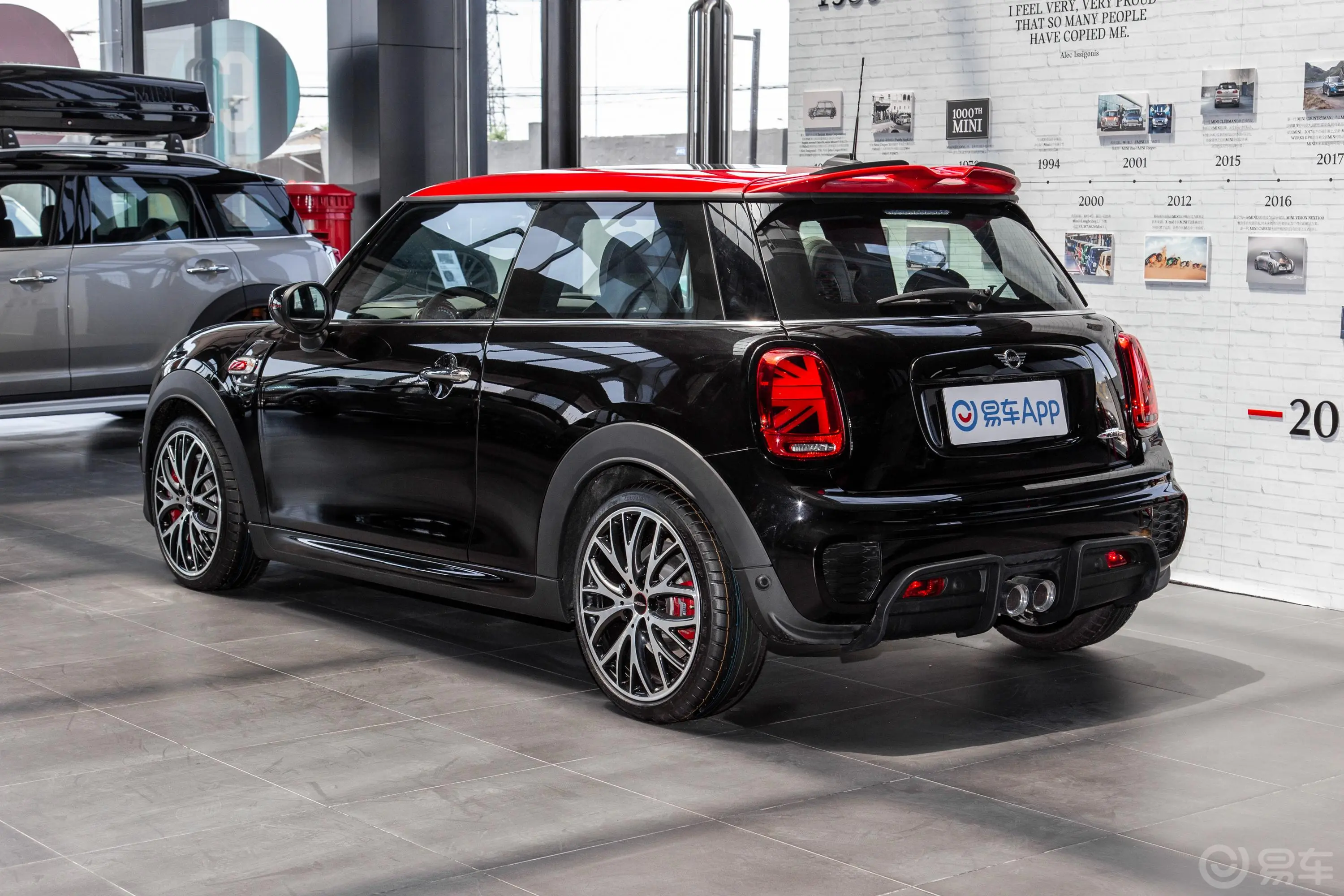 MINI JCW2.0T ALL-IN侧后45度车头向左水平