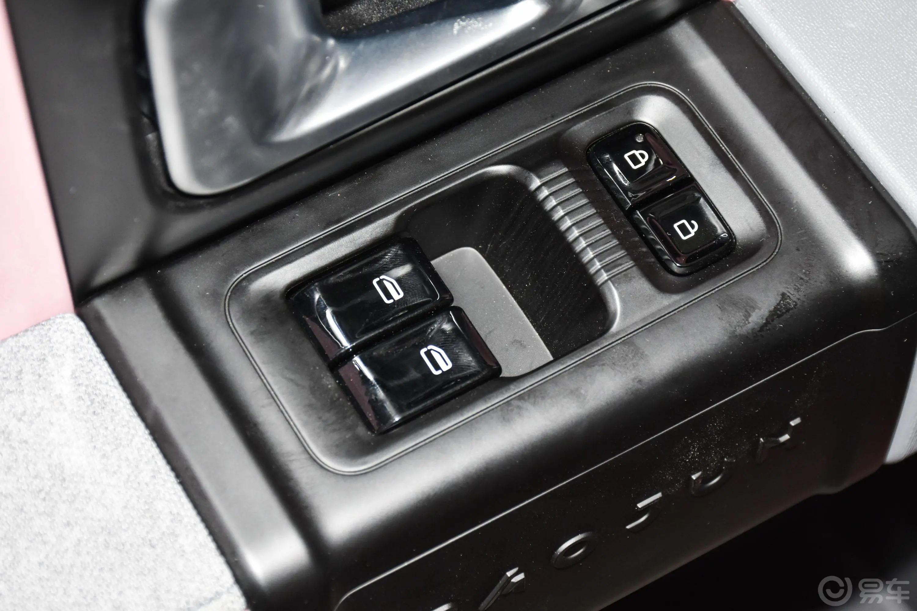 宝骏E300Plus 星际未来版 4座车窗调节整体