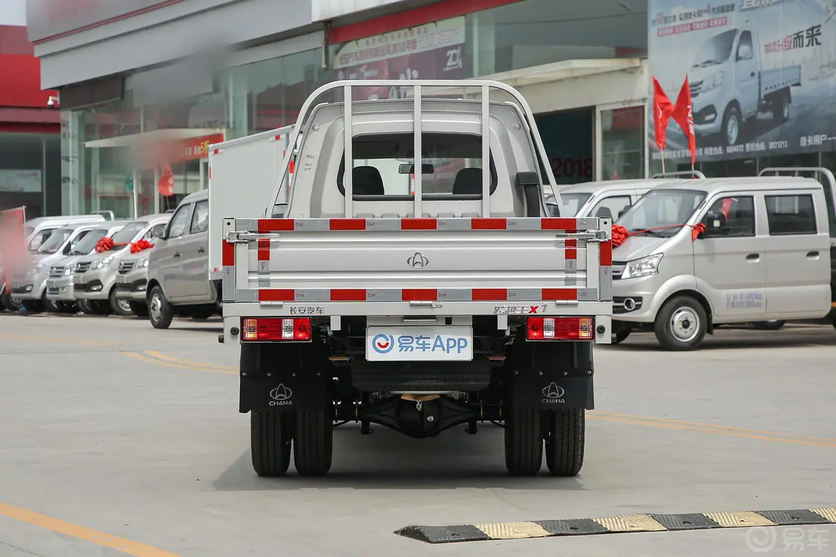 跨越王X1载货汽车N1 1.5L 双排双后轮 标准版（5.45米） SC1021XAS67 汽油 国VI正后水平