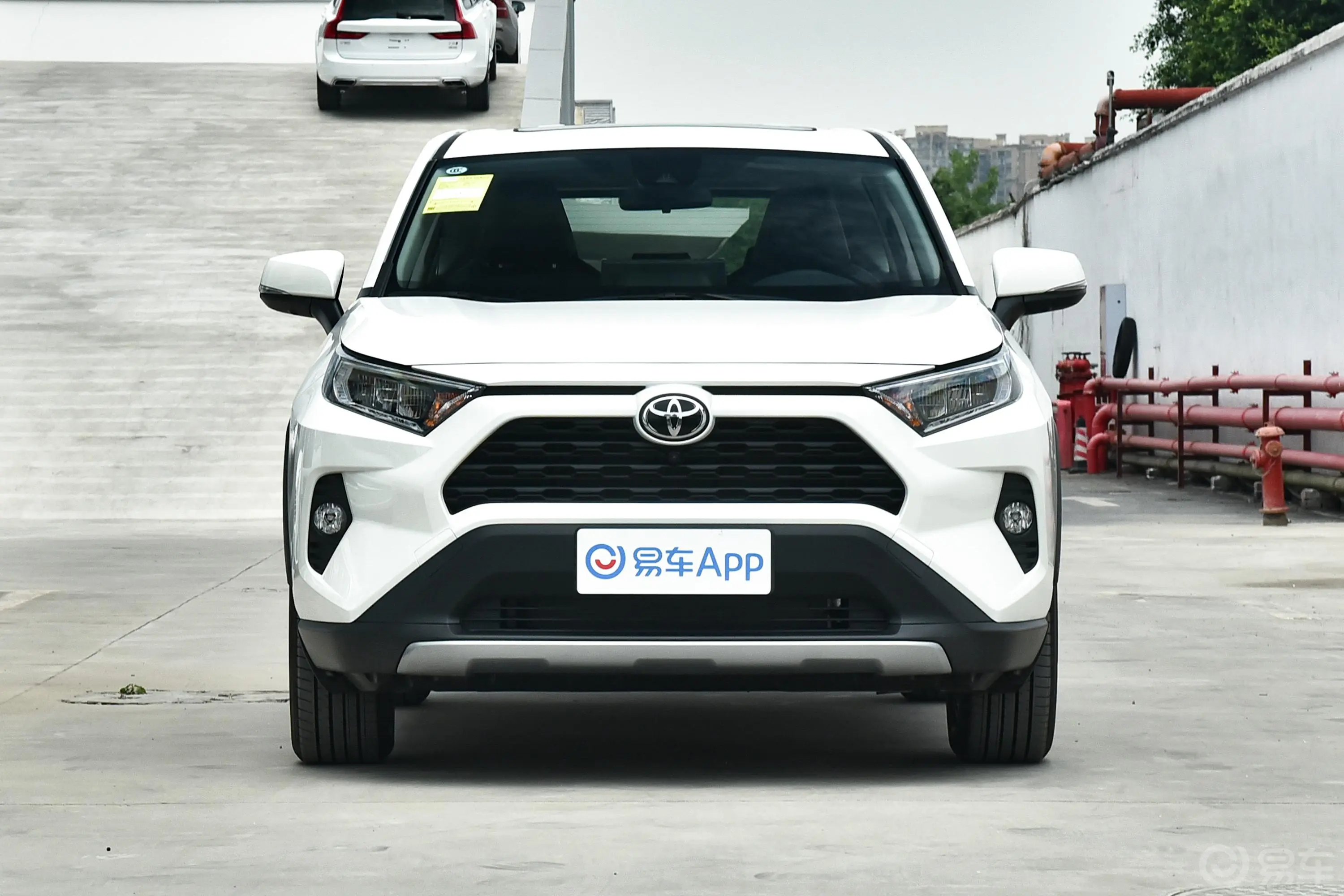 RAV4荣放2.0L CVT 四驱 风尚Plus版正前水平