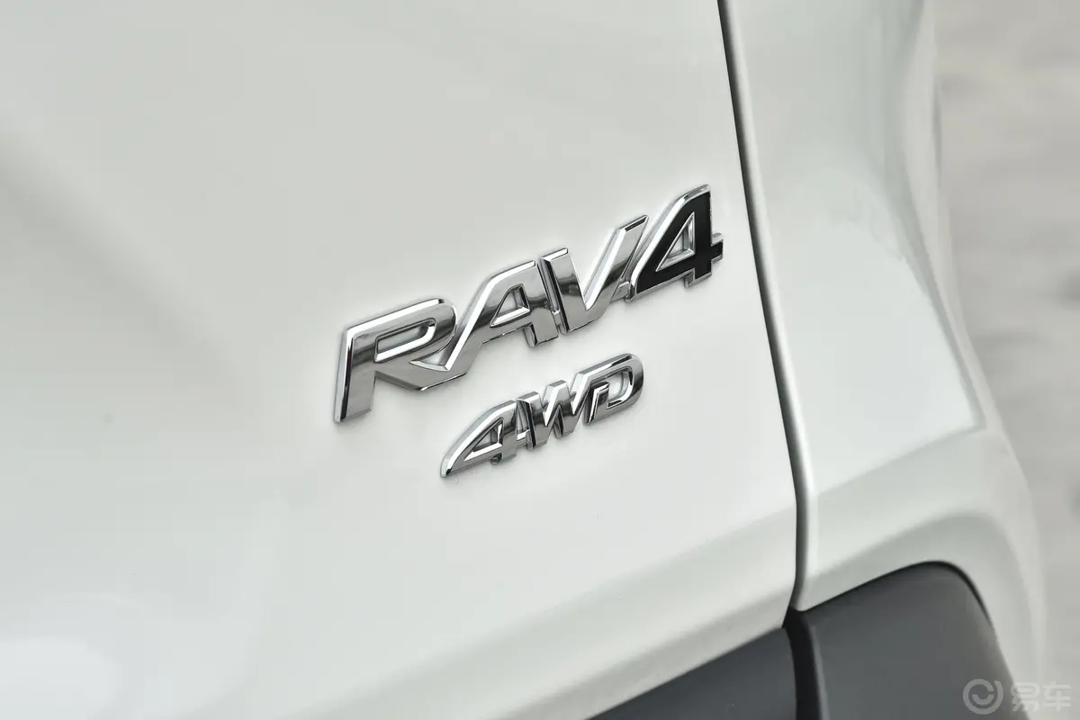 RAV4荣放2.0L CVT 四驱 风尚Plus版外观