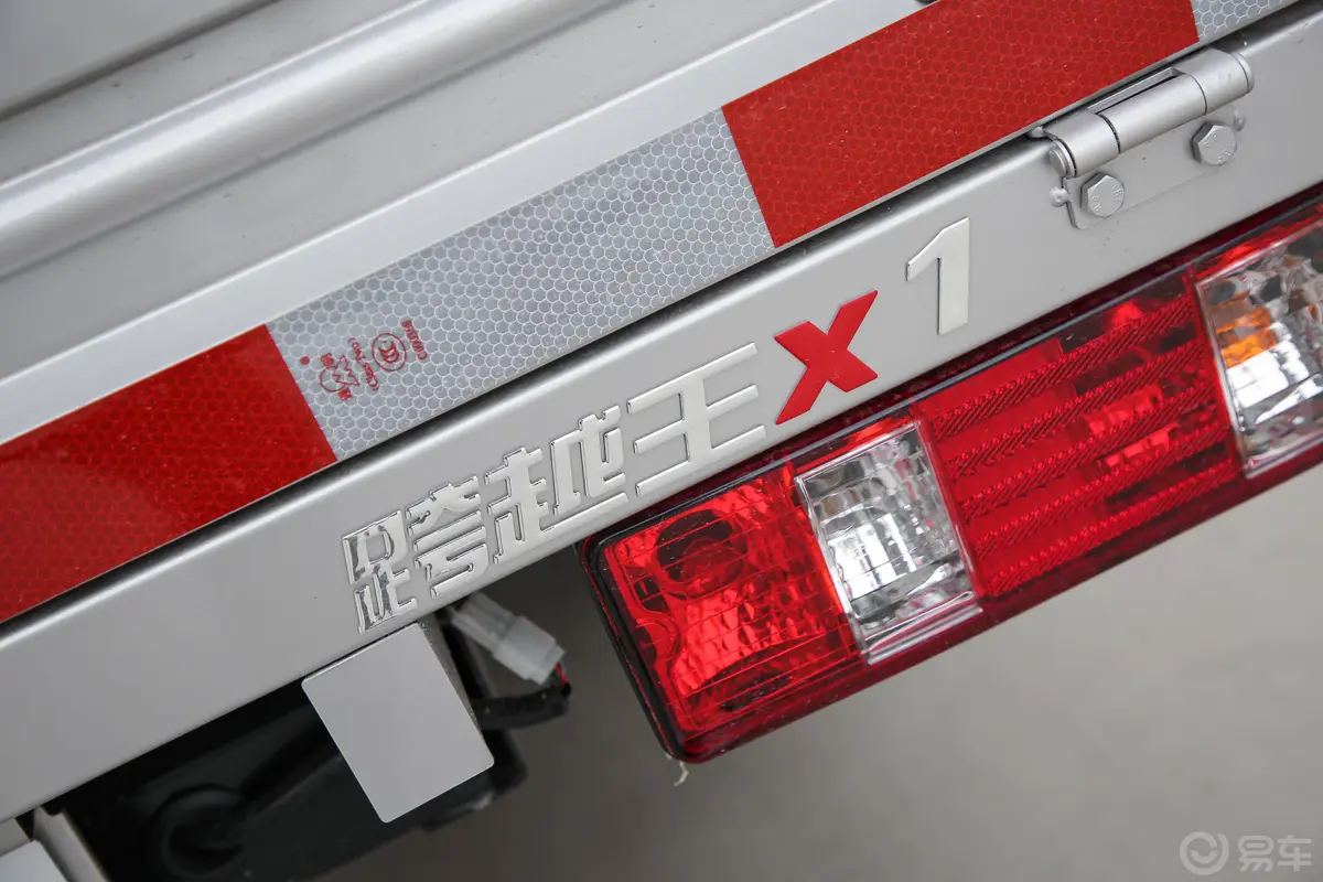 跨越王X1载货汽车N1 1.2L 双排单后轮 标准版 SC1031XAS6B1 汽油 国VI外观