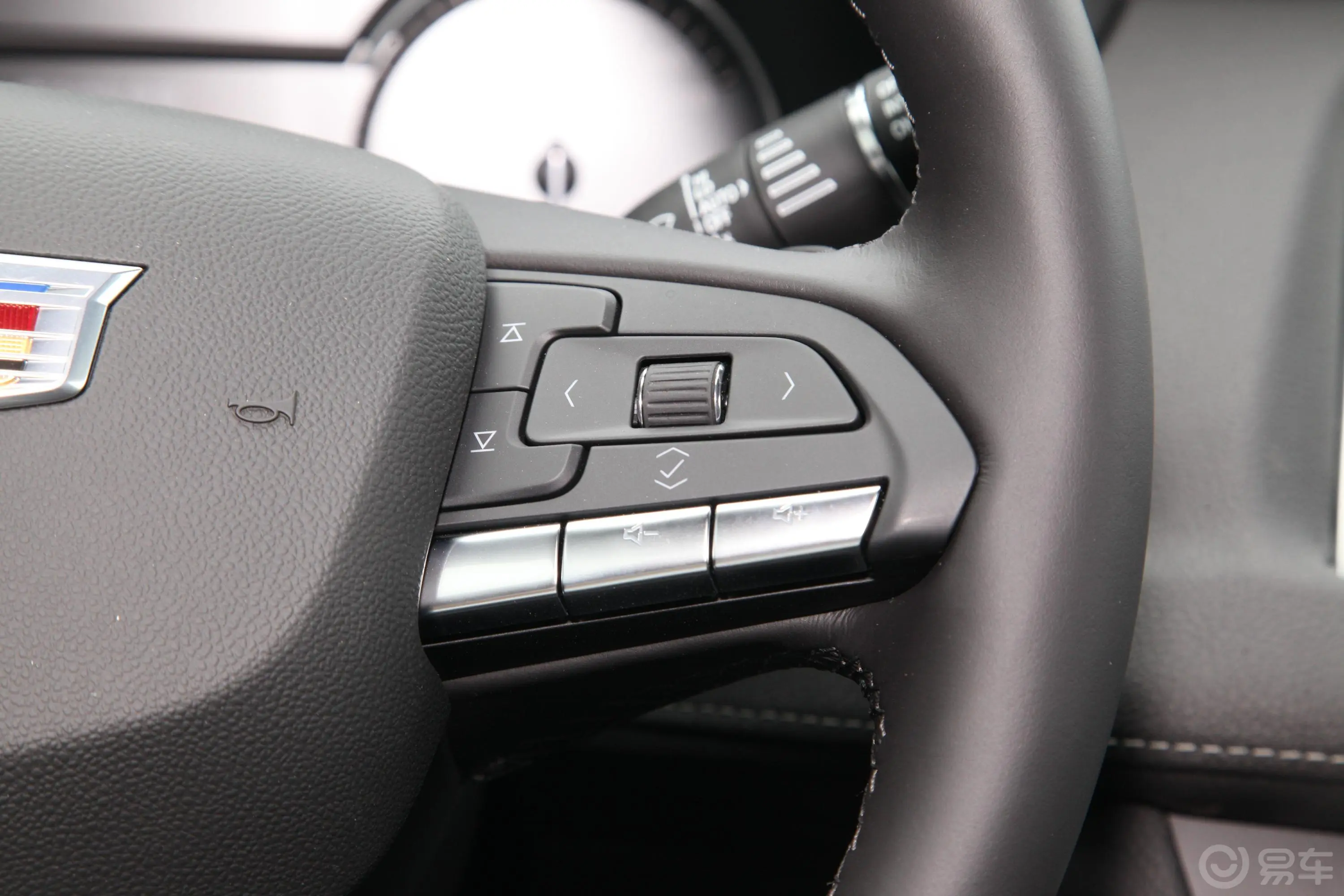 凯迪拉克XT4改款 28T 两驱 豪华型右侧方向盘功能按键