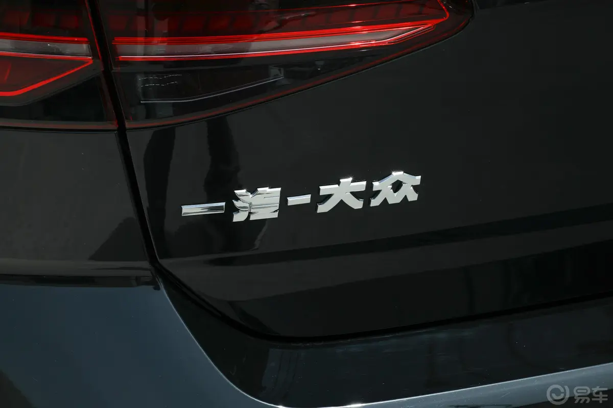 高尔夫挚爱版 280TSI 双离合 R-Line型外观