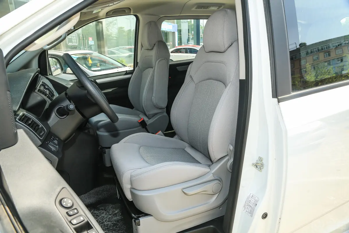 大通G10改款 PLUS 1.9T 手动 智享版 柴油 国V驾驶员座椅