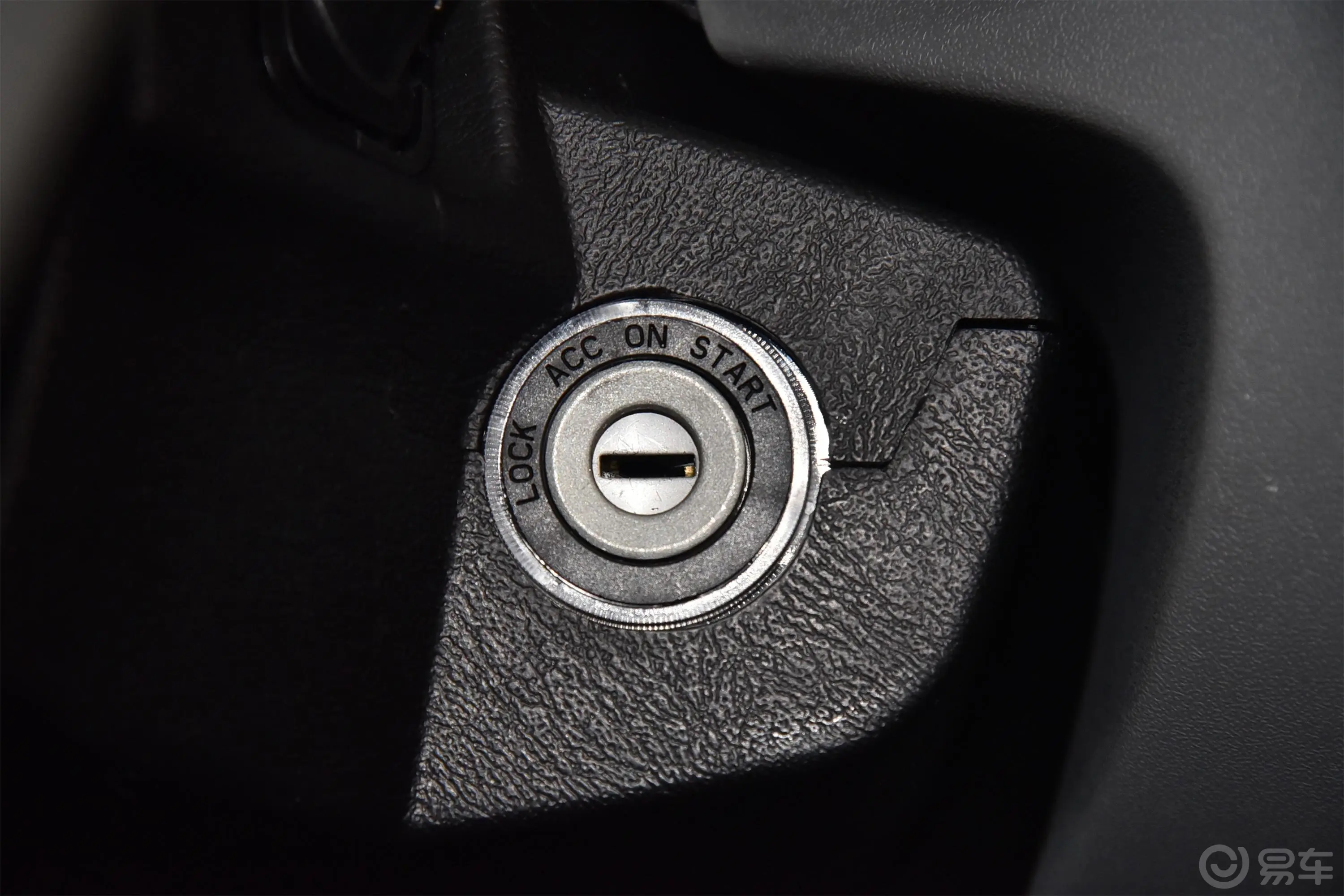 凯锐浩克V22 2.2L 手动 平顶标准型 6-9座 国V钥匙孔或一键启动按键